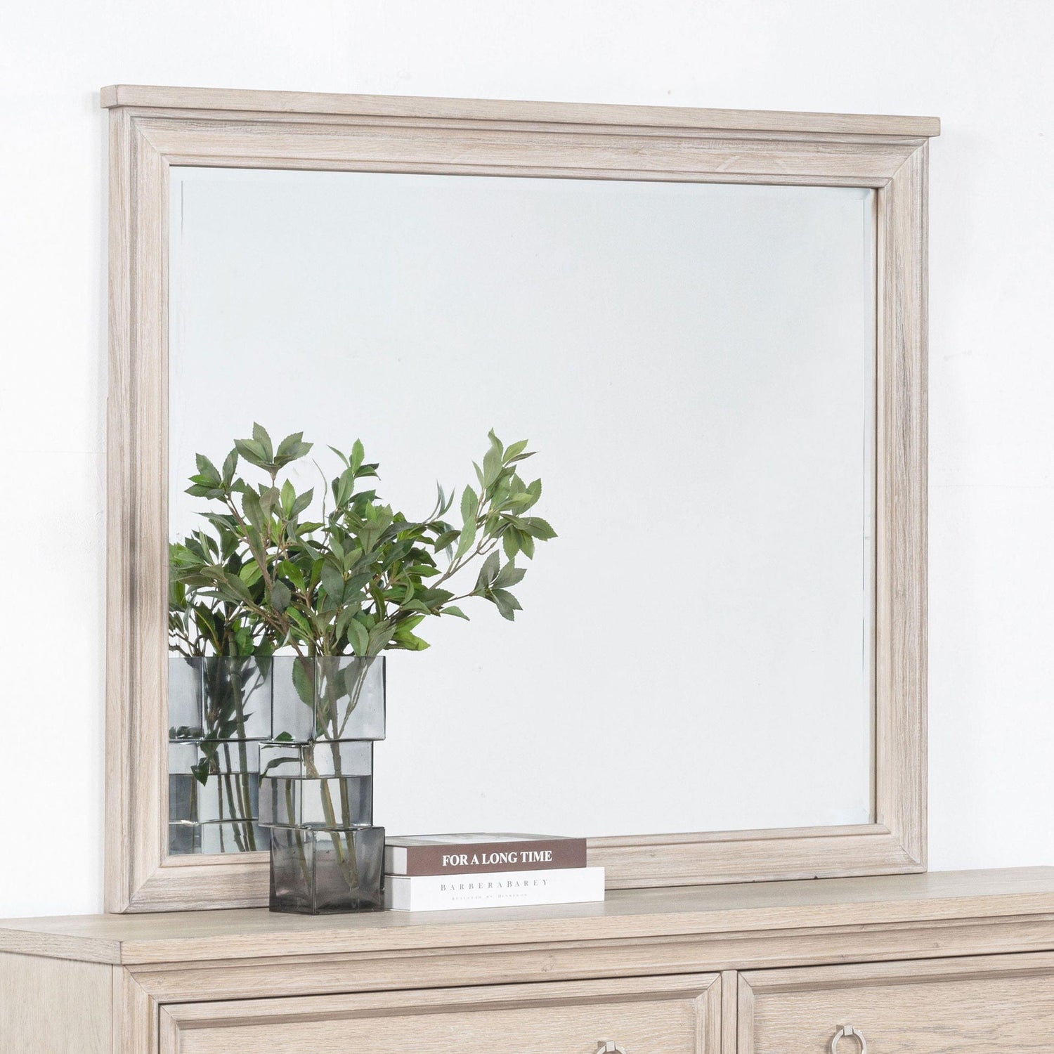 Accent Mirrors: The Perfect Finishing Touch for Stylish Interiors