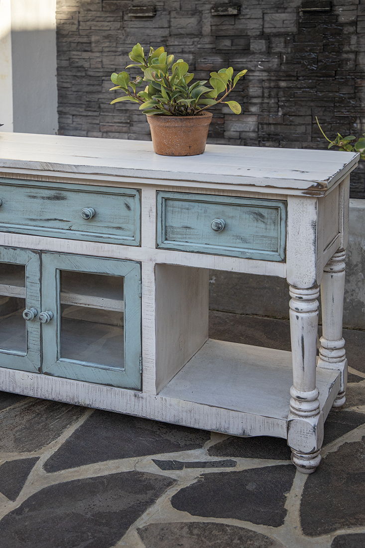 Beach House & Lake House Furniture: Create a Relaxed Retreat with Timeless Style