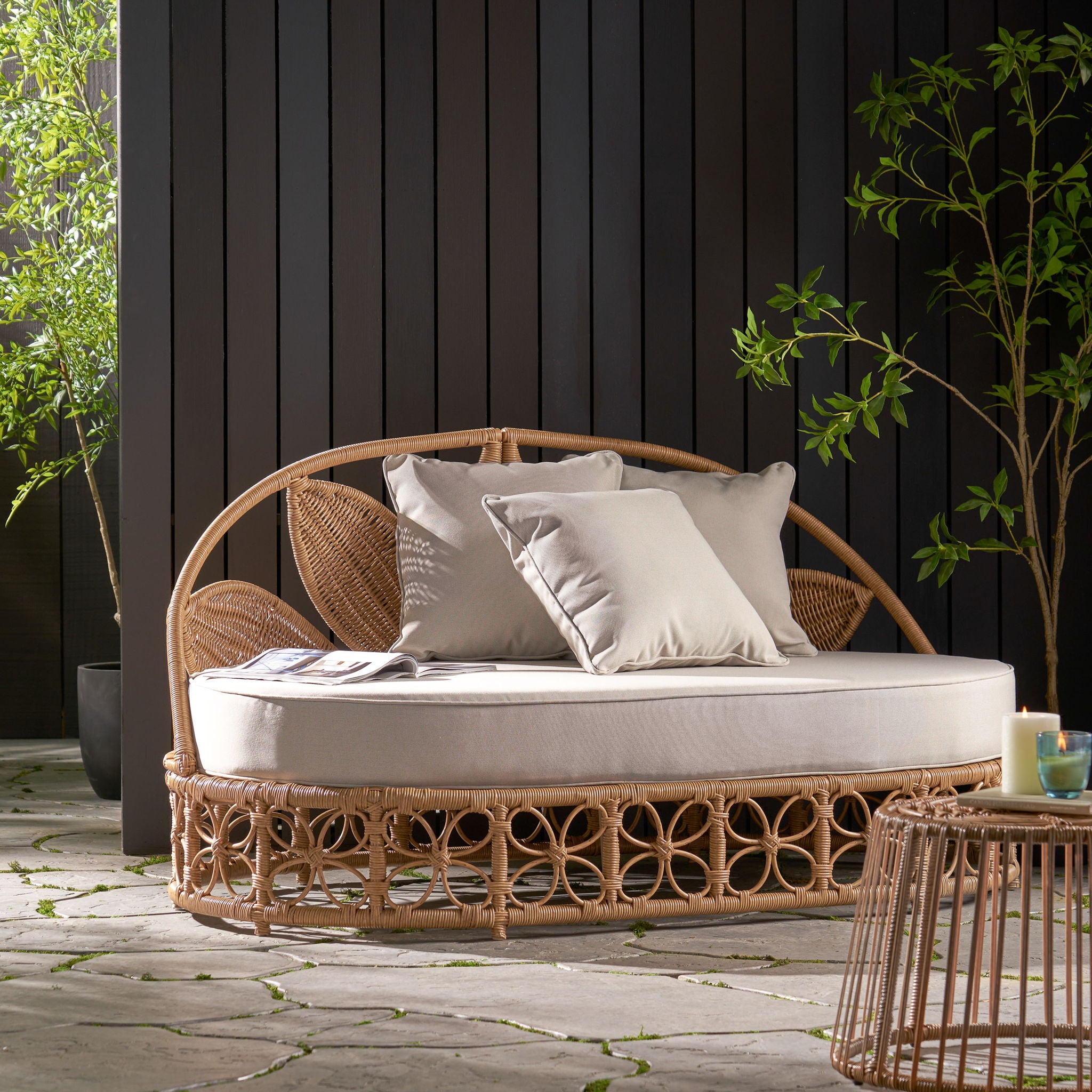 Outdoor Wicker Daybed With Pillows - Light Brown / Beige