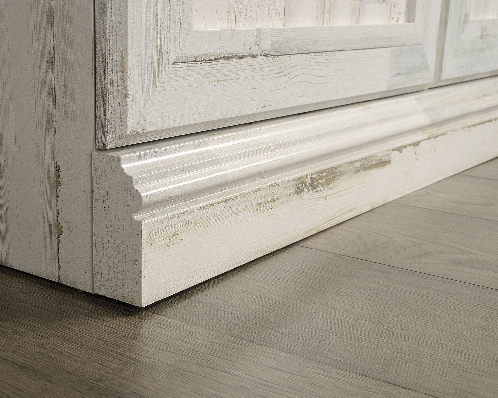 Bookcase With Doors in White Plank