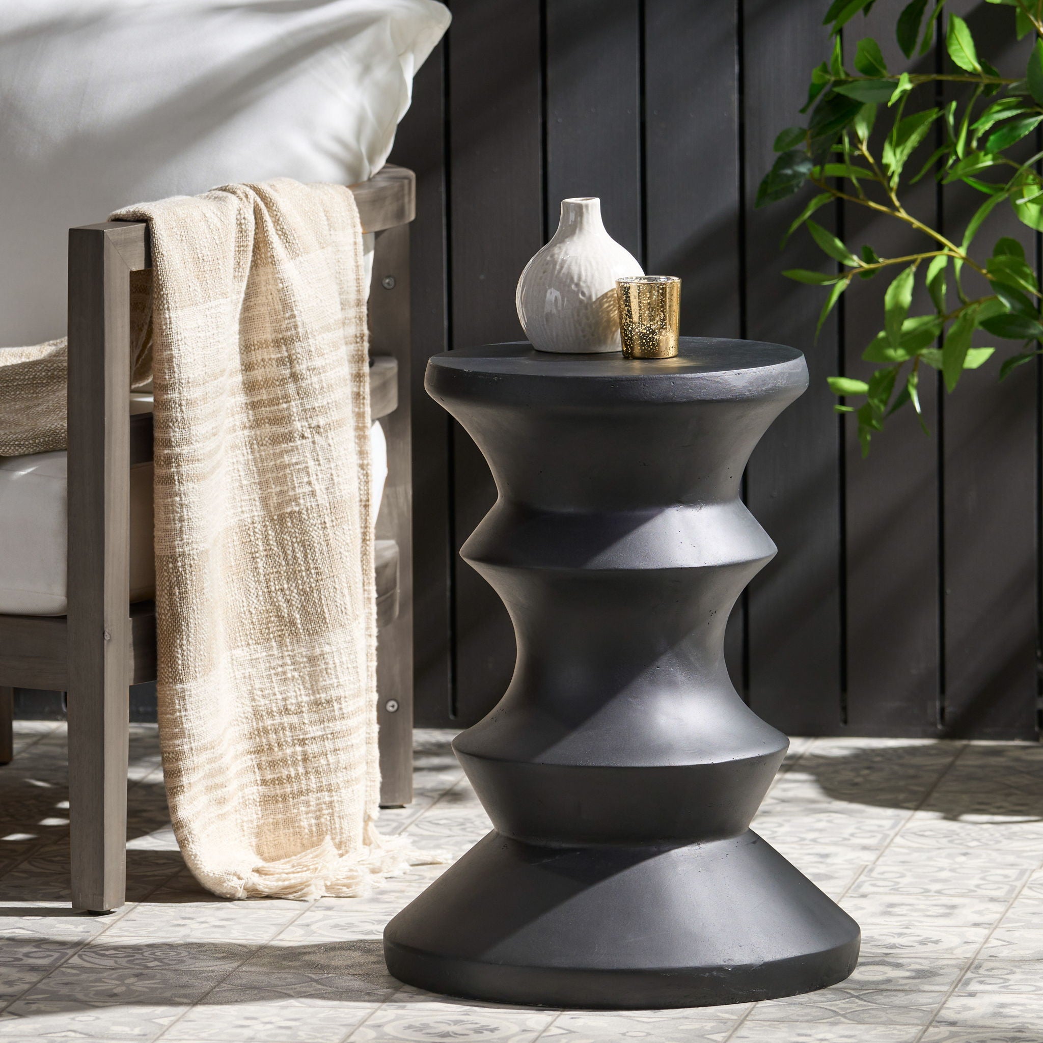 Side Table Modern Concrete Accent Piece - Black