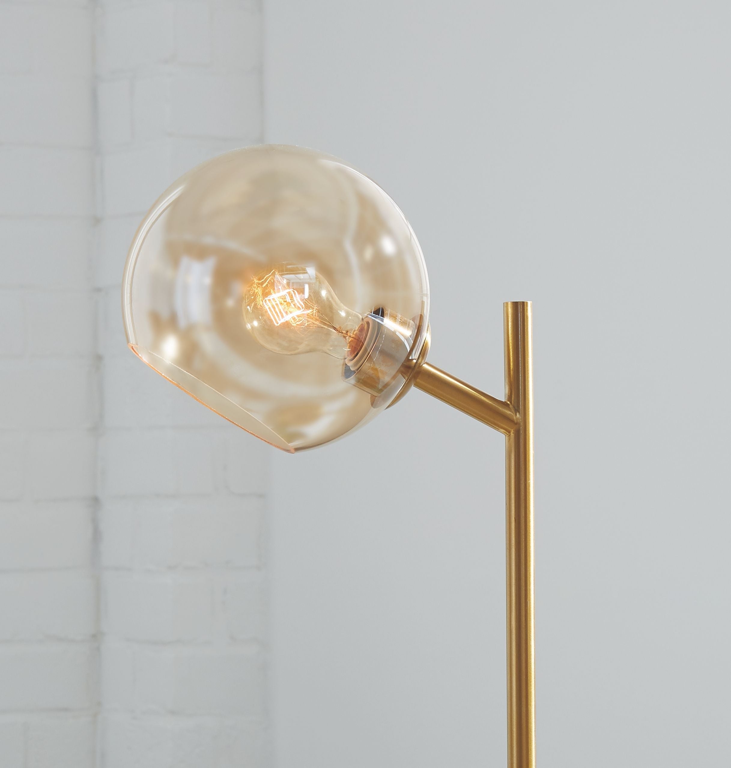 Ashley Furniture Abanson - Metal Lamp | Meri Furniture