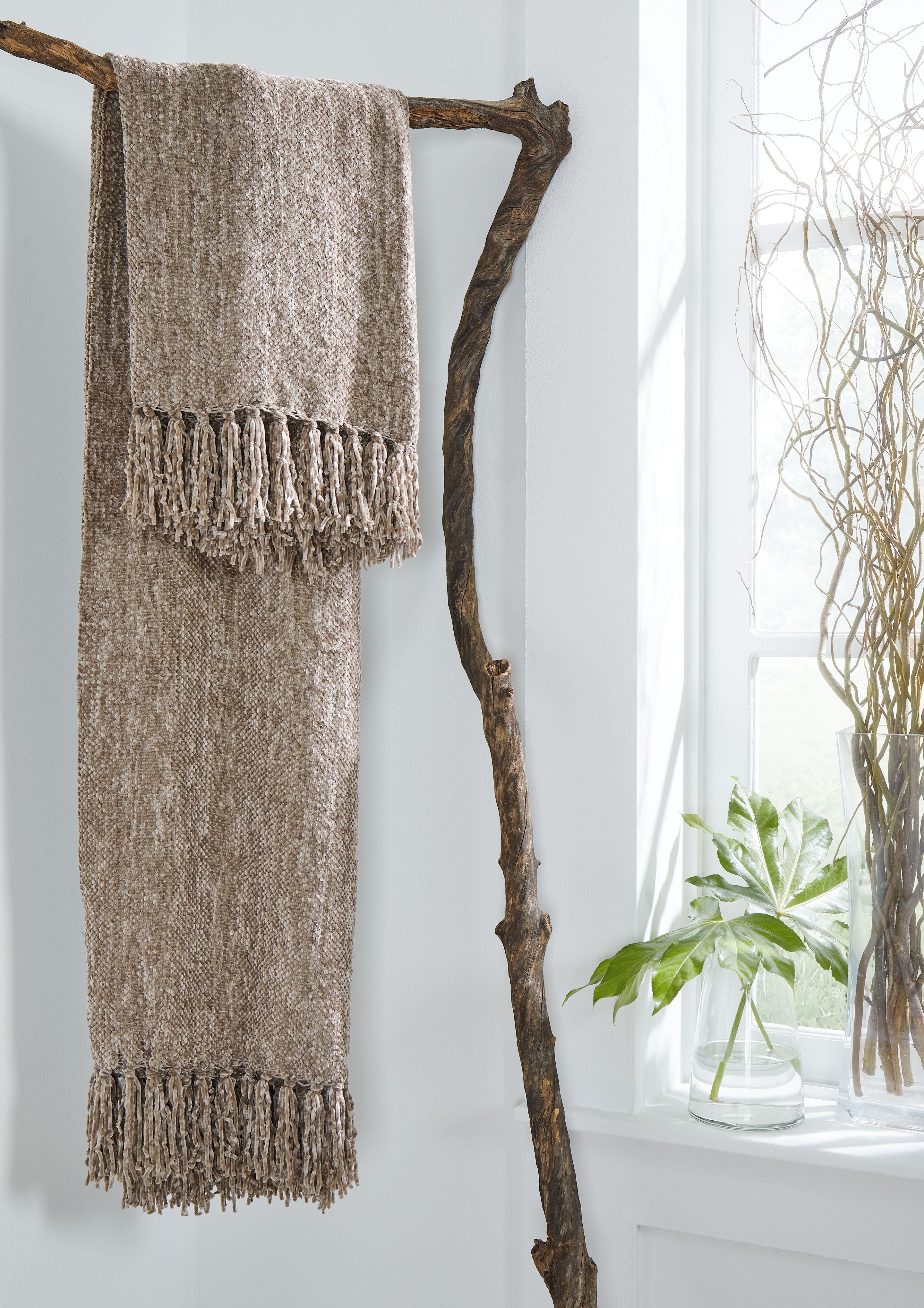 Signature Design by Ashley® Tamish - Throw | Meri Furniture