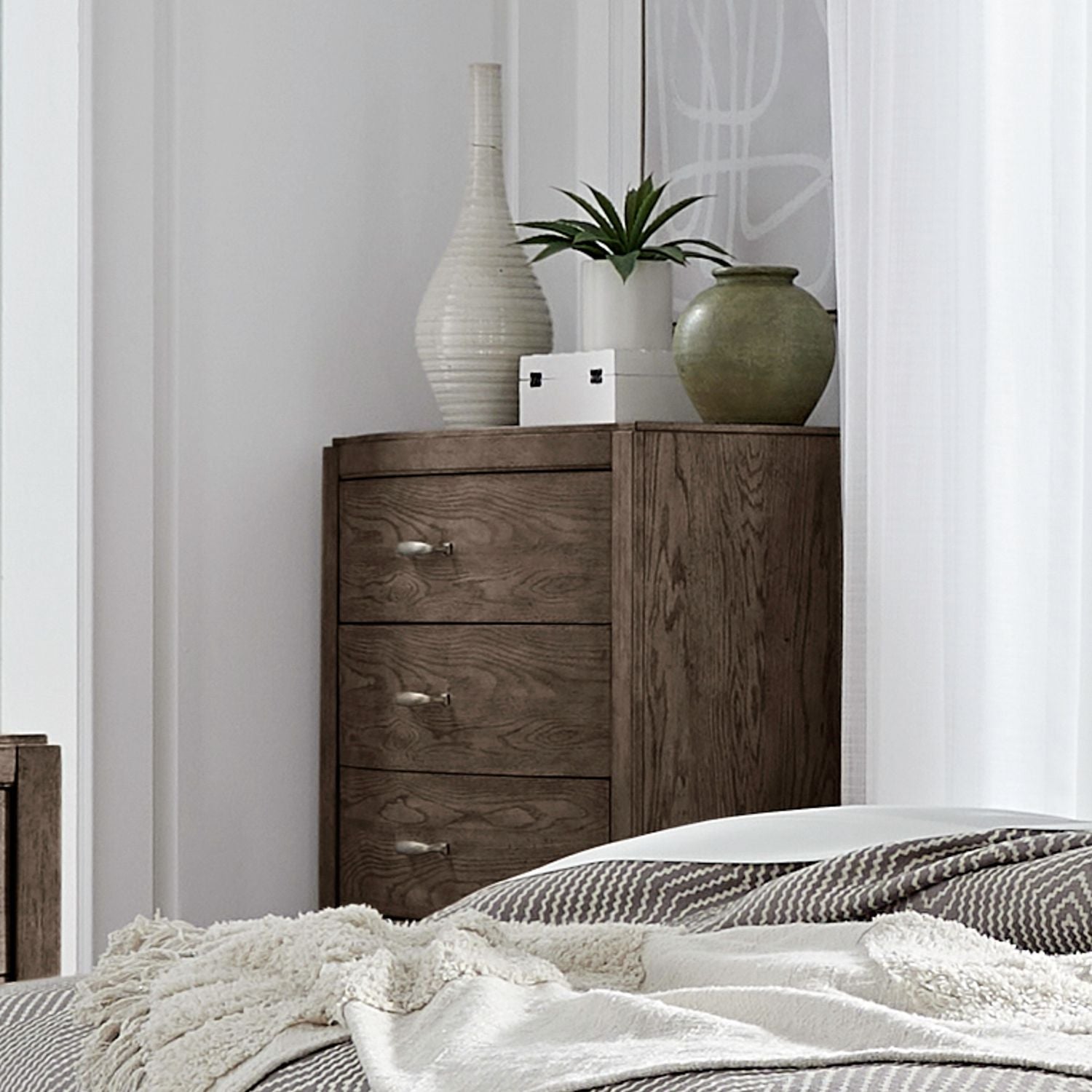 Avalon - 5 Drawer Chest