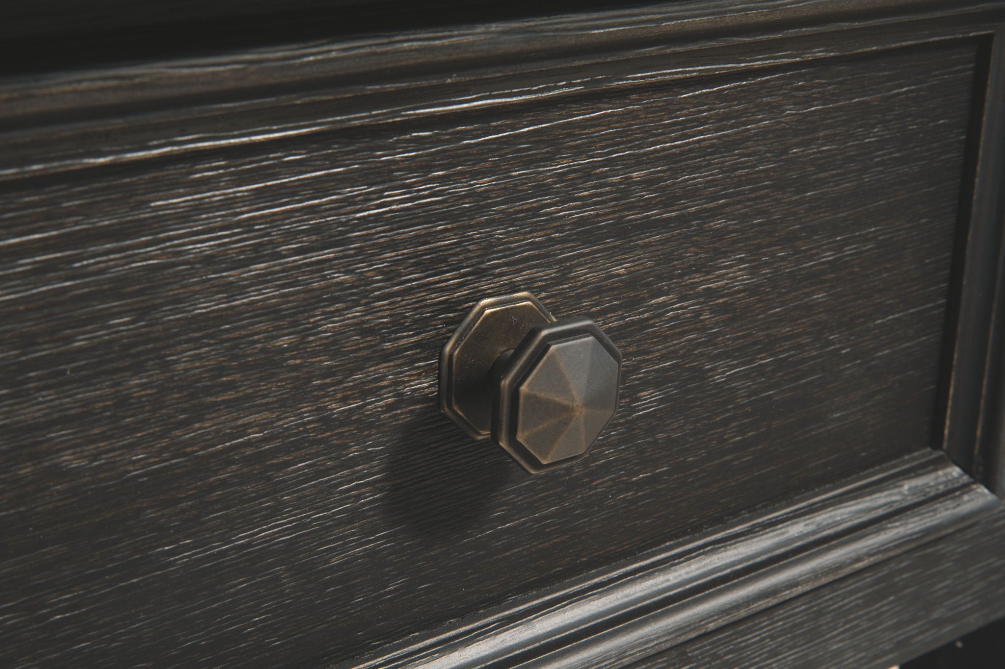 Tyler Creek - Rectangular End Table - Grayish Brown / Black