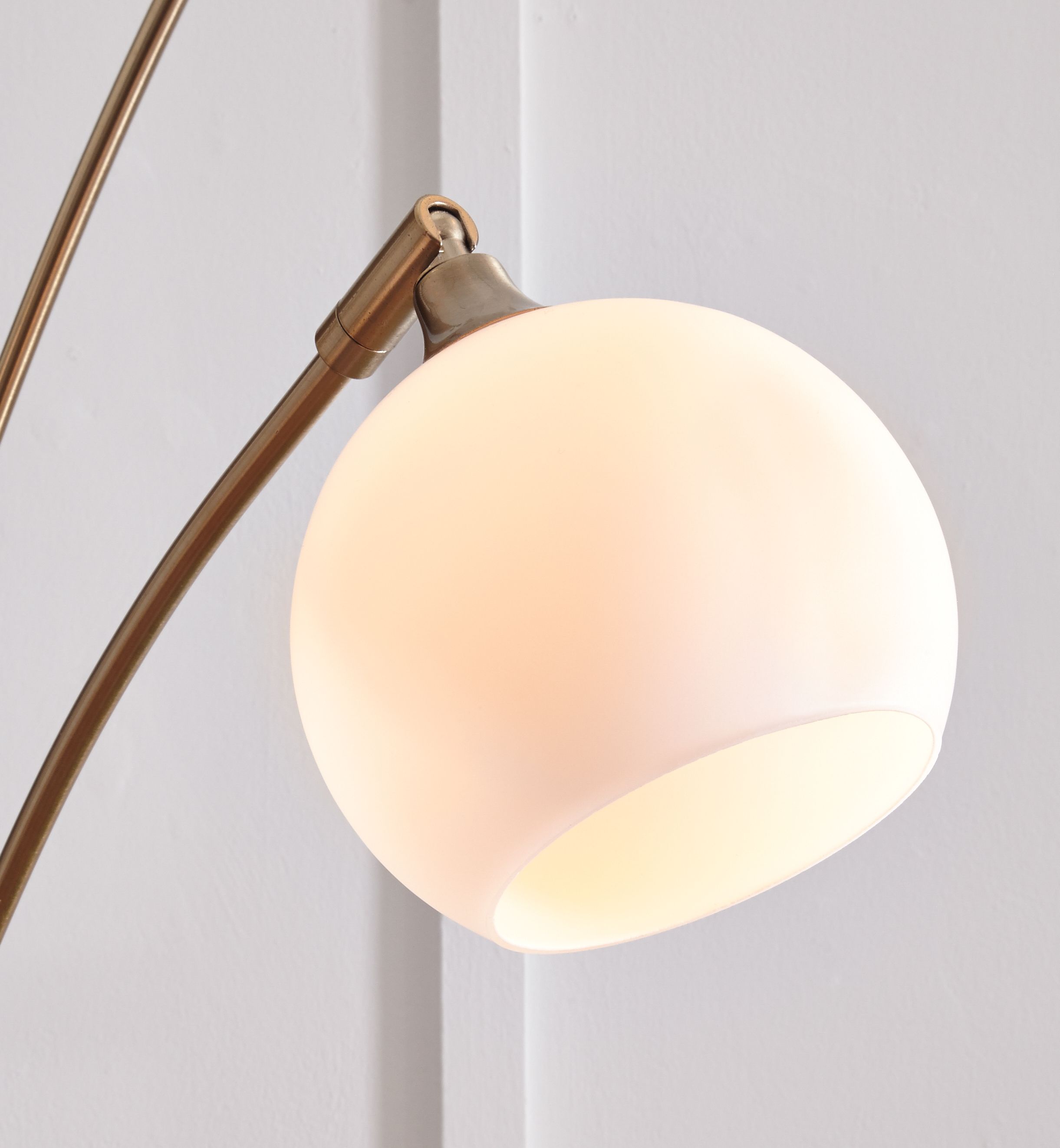 Ashley Furniture Taliya - Champagne / White - Metal Arc Lamp | Meri Furniture