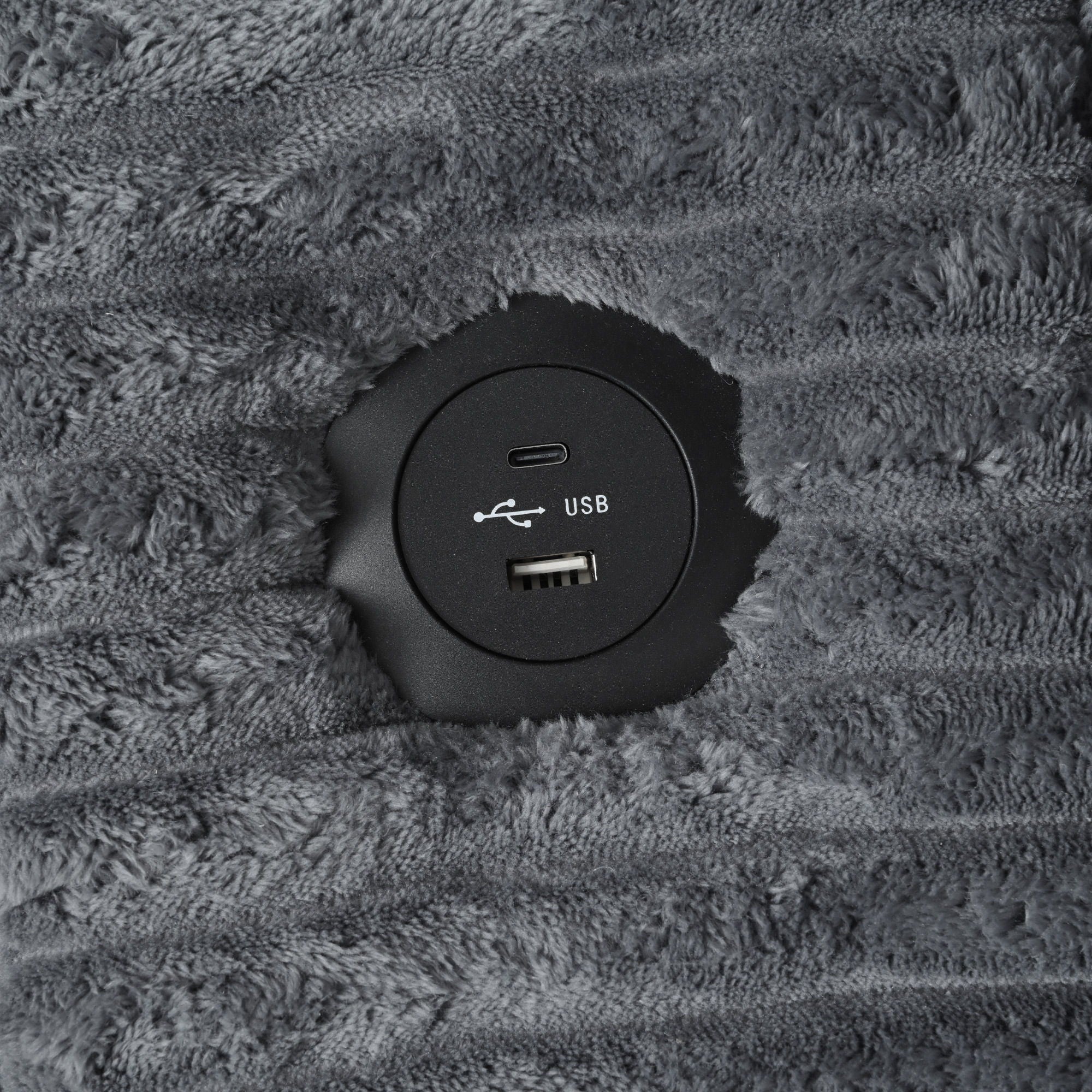 Oversized Loveseat Chaise With 2 USB Ports, 2 Cup Holders And 2 Throw Pillows