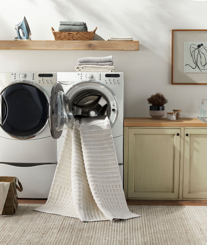Lyna Machine Woven Rug