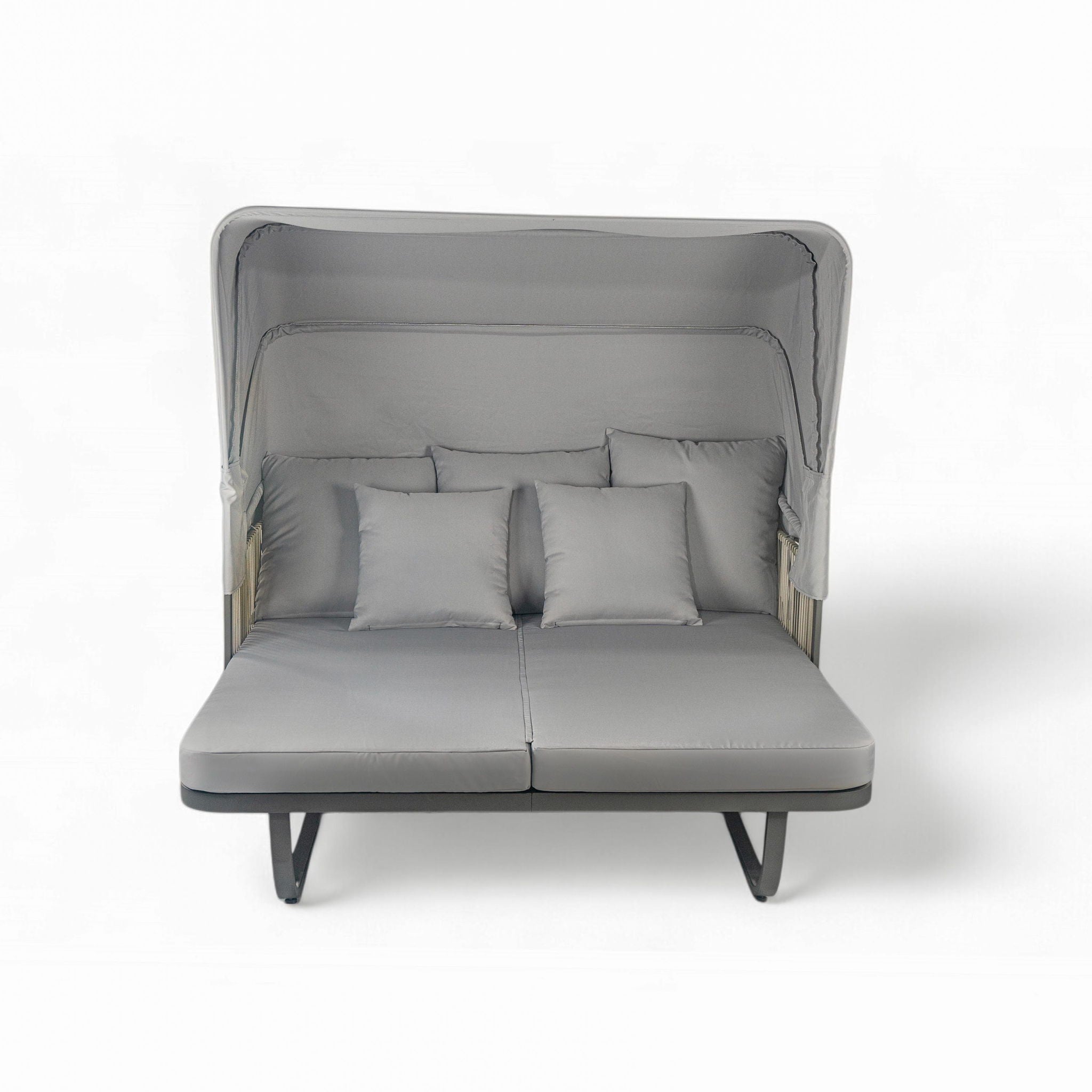 Outdoor Patio Rattan Daybed With Detachable Pillows