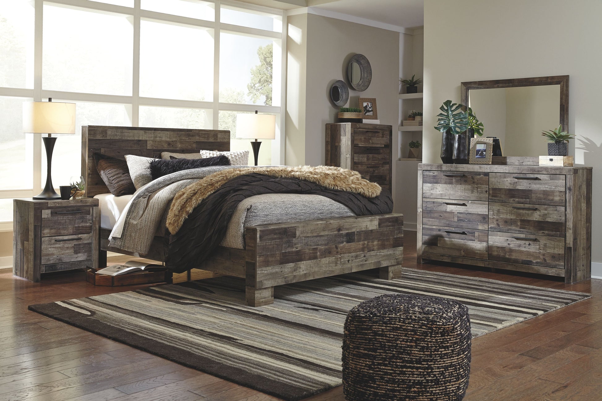 Ashley Furniture Derekson - Dresser, Mirror | Meri Furniture