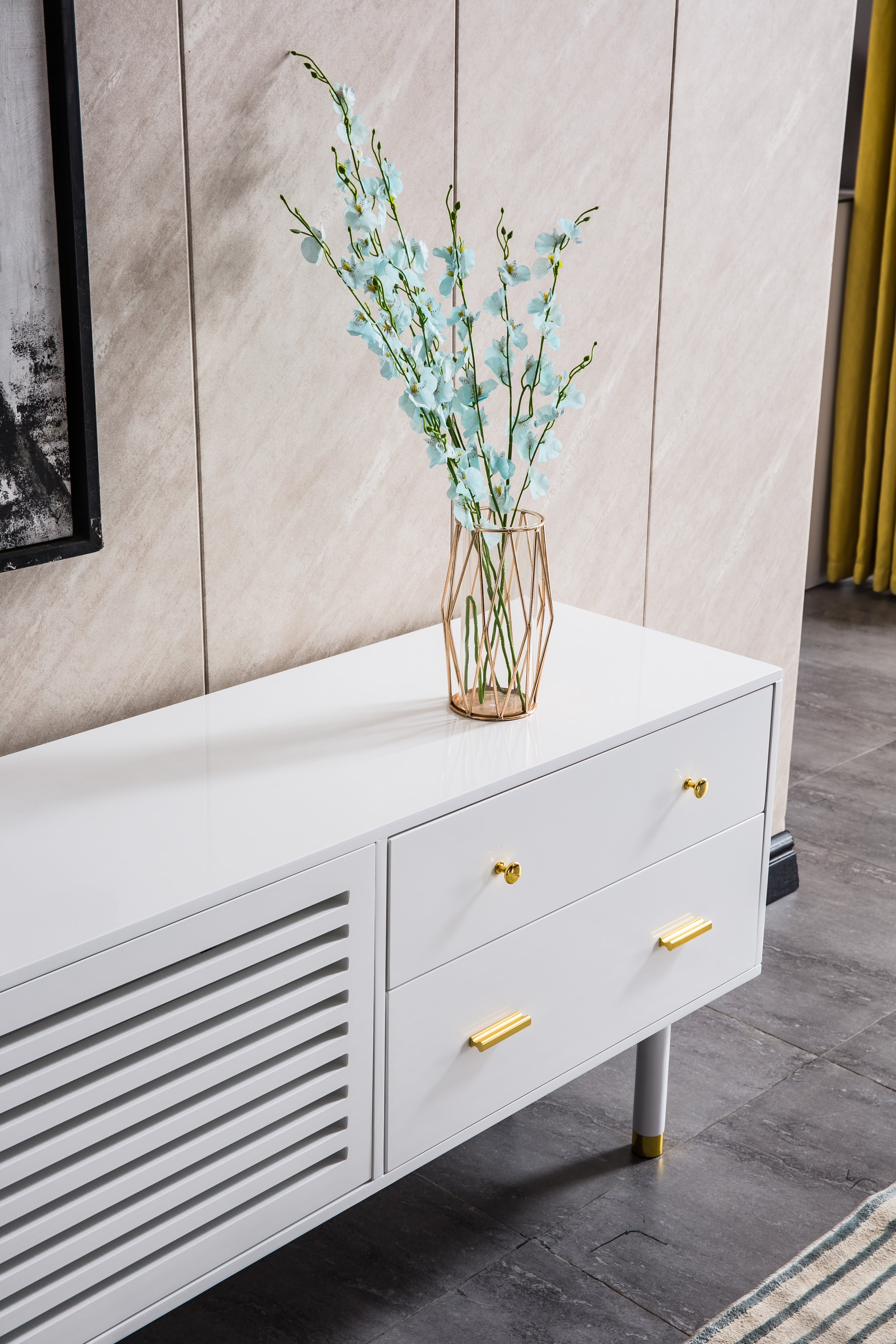 Modern White Lacquer TV Stand with Wooden Legs