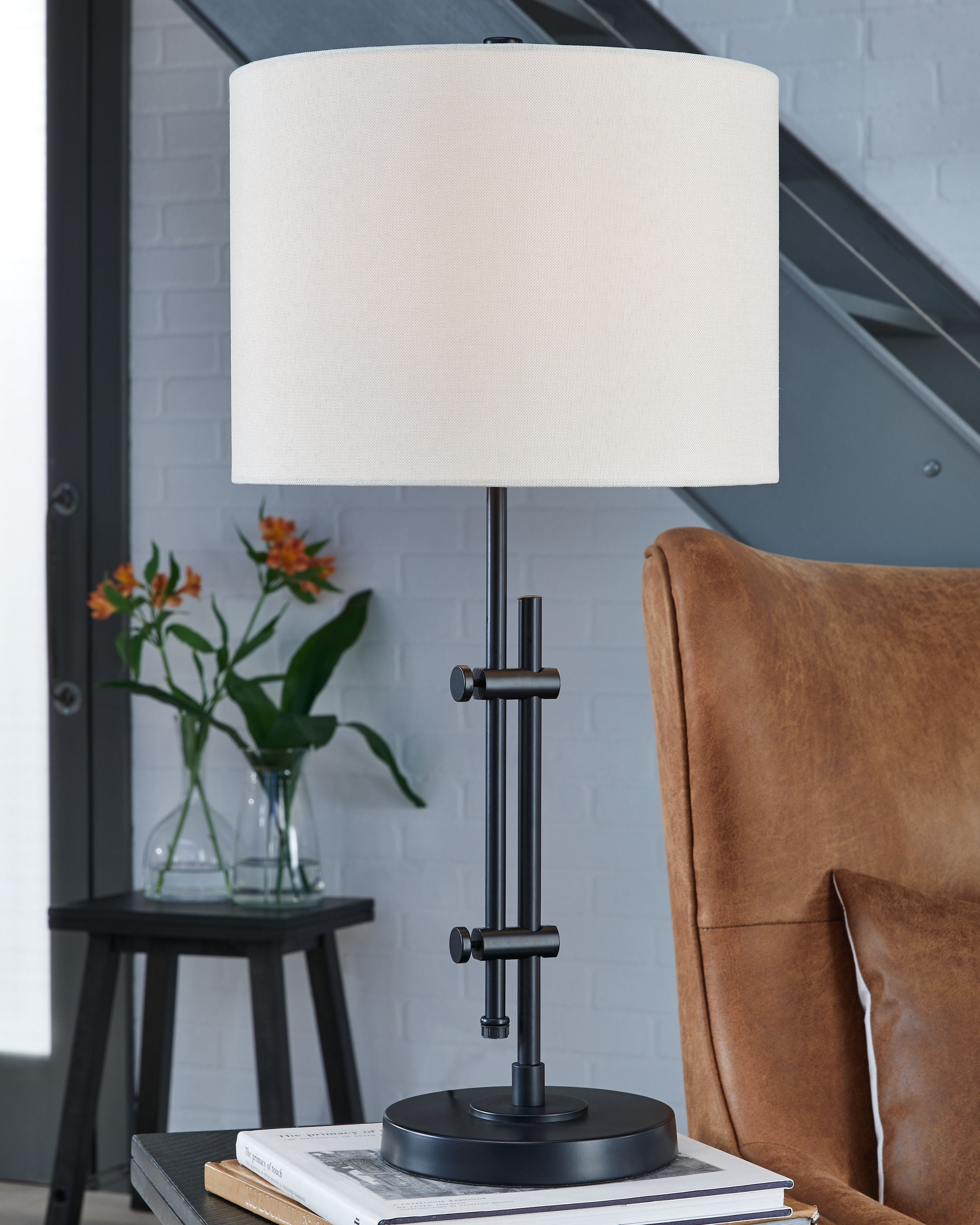 Ashley Furniture Baronvale - Metal Table Lamp | Meri Furniture