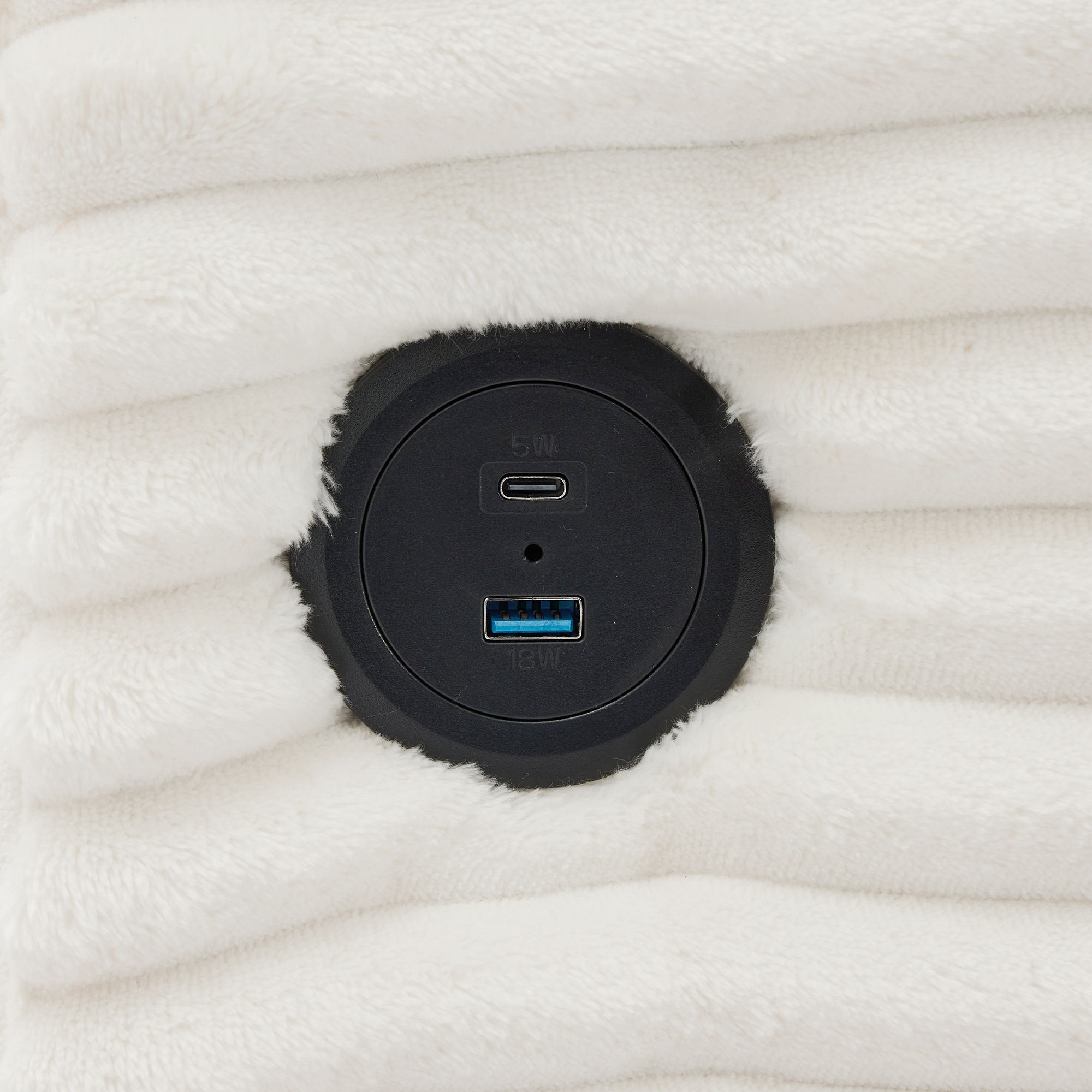 2 Seater L Shaped Chaise Sofa With Reversible Cushion, USB - C Charging Port, Storage Pocket, Convertible Left / Right Design