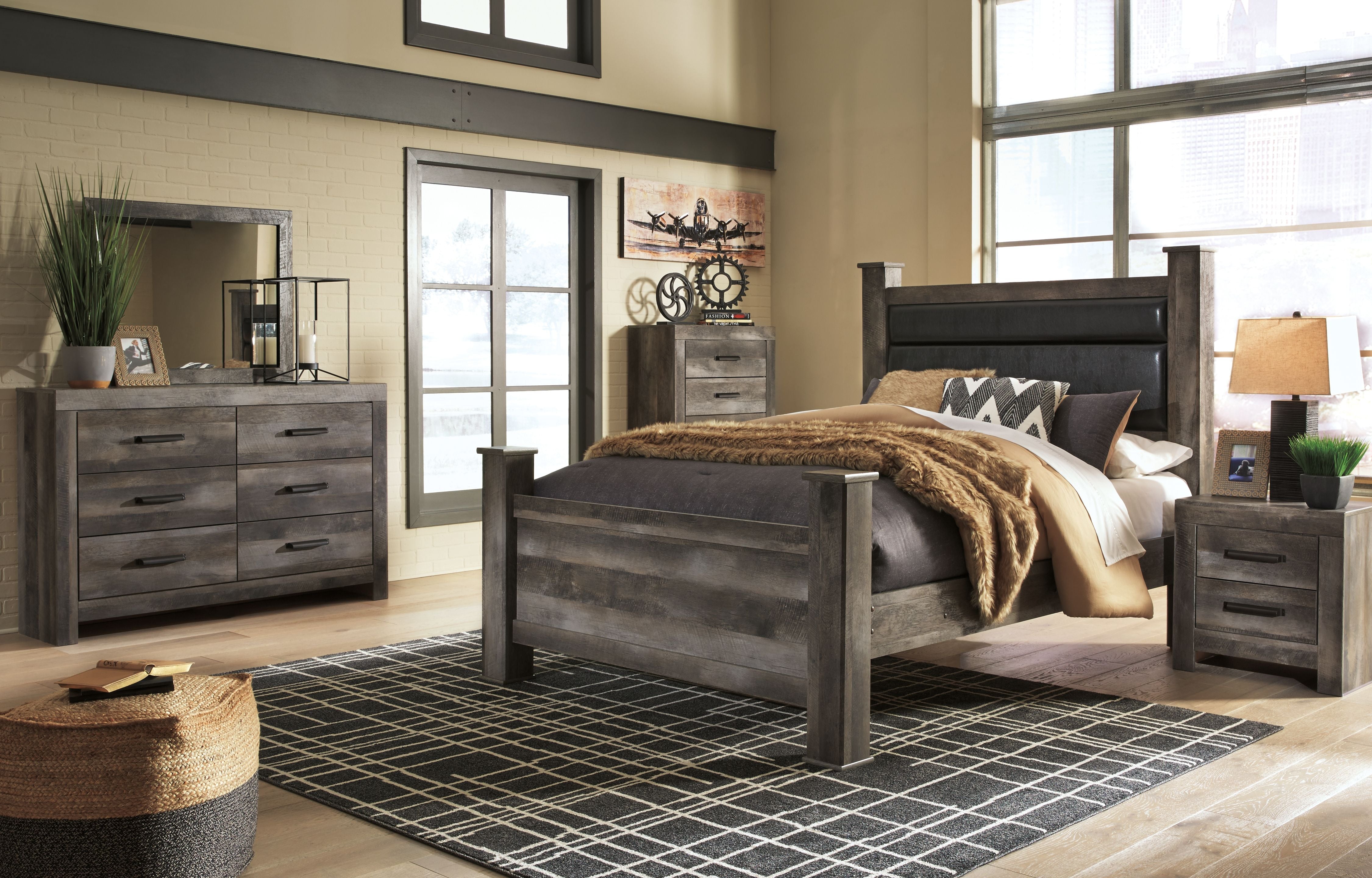 Signature Design by Ashley® Wynnlow - Poster Bed | Meri Furniture