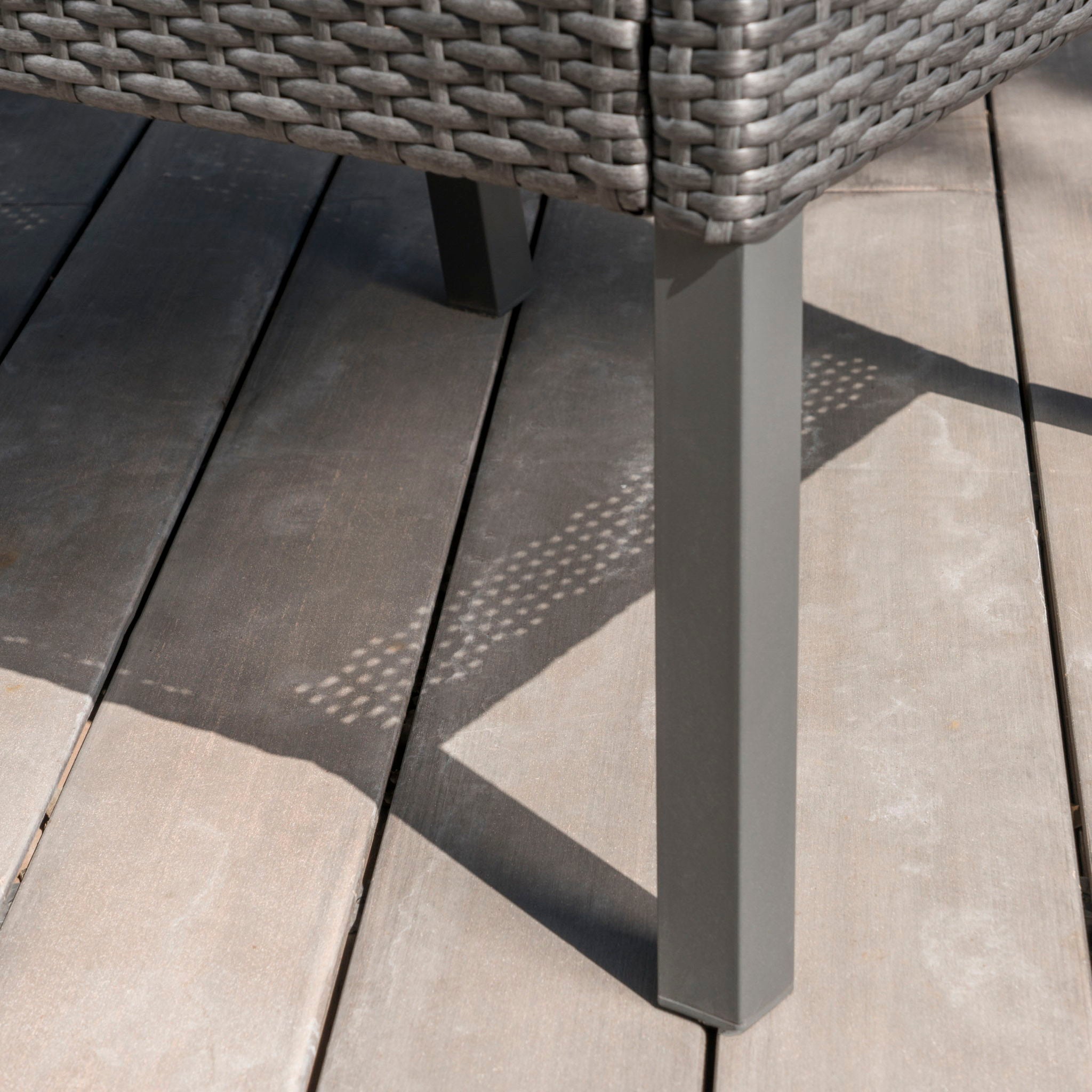 Outdoor Rattan Dining Chair With Straight Legs And Sloped Arms (Sey of 2)