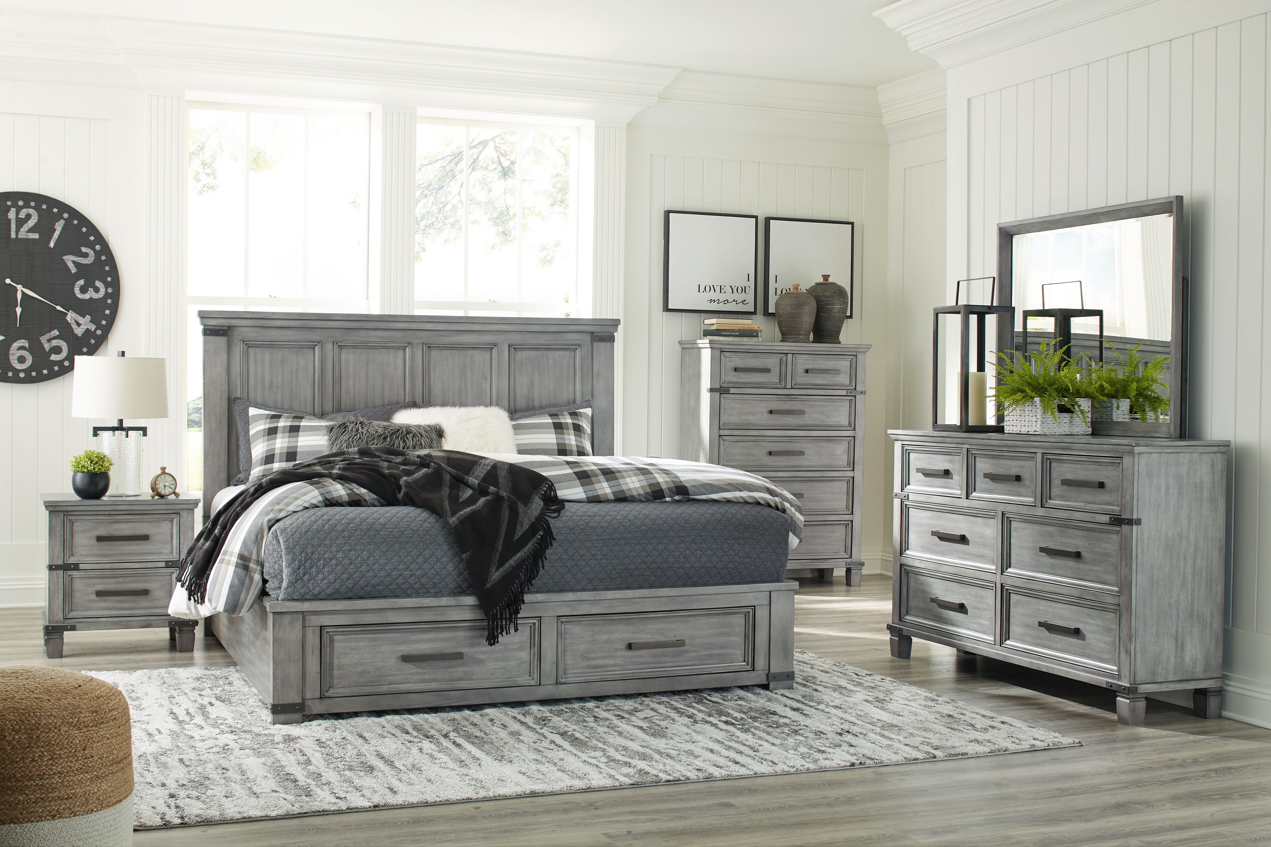 Signature Design by Ashley® Russelyn - Gray - Dresser, Mirror | Meri Furniture