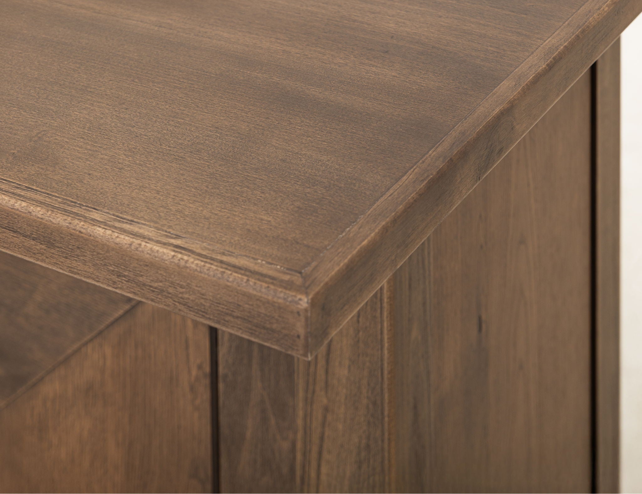 Novus Lodge - Bar - Walnut Brown