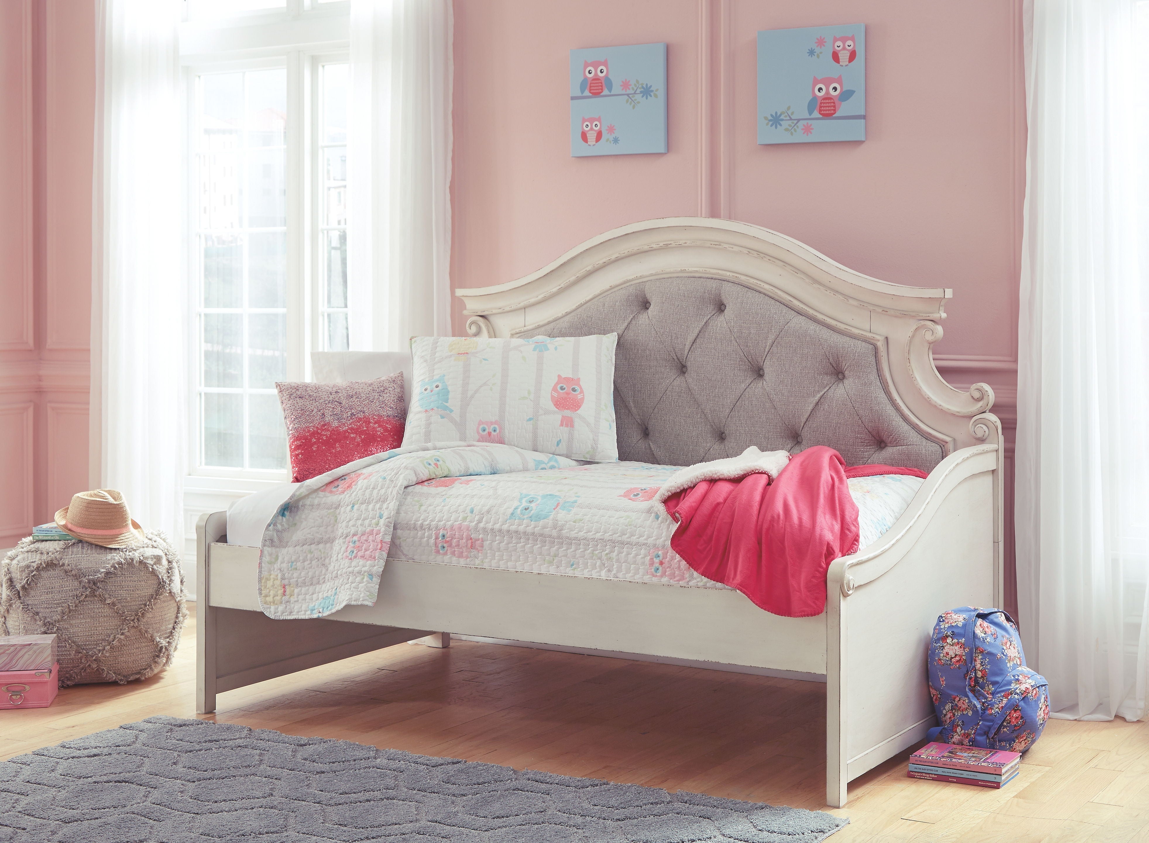 Signature Design by Ashley® Realyn - Chipped White - Twin Day Bed With Storage | Meri Furniture
