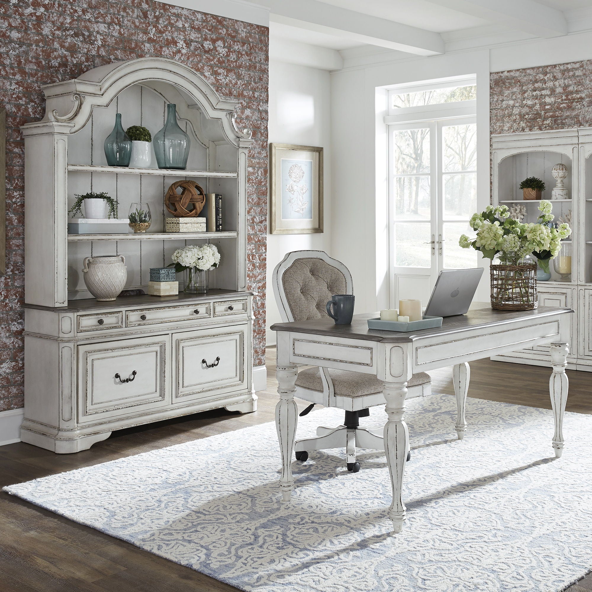 Liberty Furniture Magnolia Manor - Jr Executive Desk Chair - White | Meri Furniture
