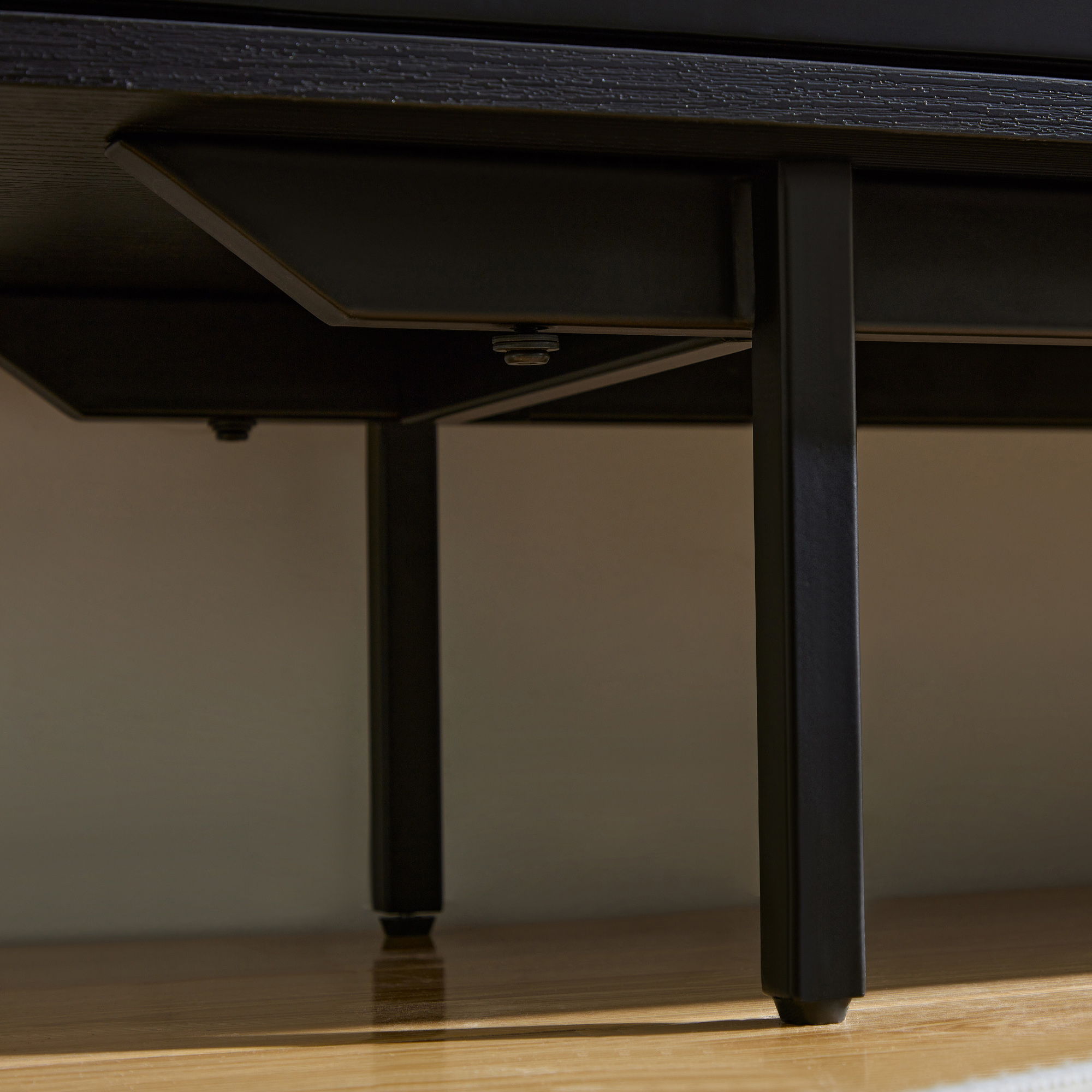 Oak Board Cabinet, The Middle Layer Board On Both Sides Of The Cabinet Can Be Adjusted, The Furnace Is Embedded In The Middle Grid With The Remote Control