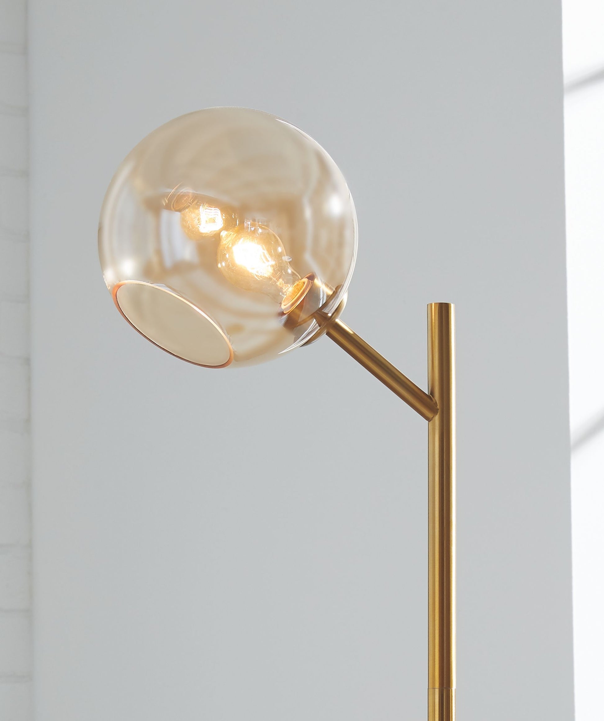 Ashley Furniture Abanson - Metal Lamp | Meri Furniture