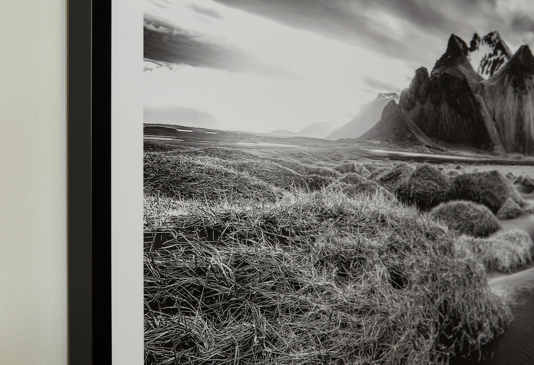 Delstone - Wall Art - Black / White