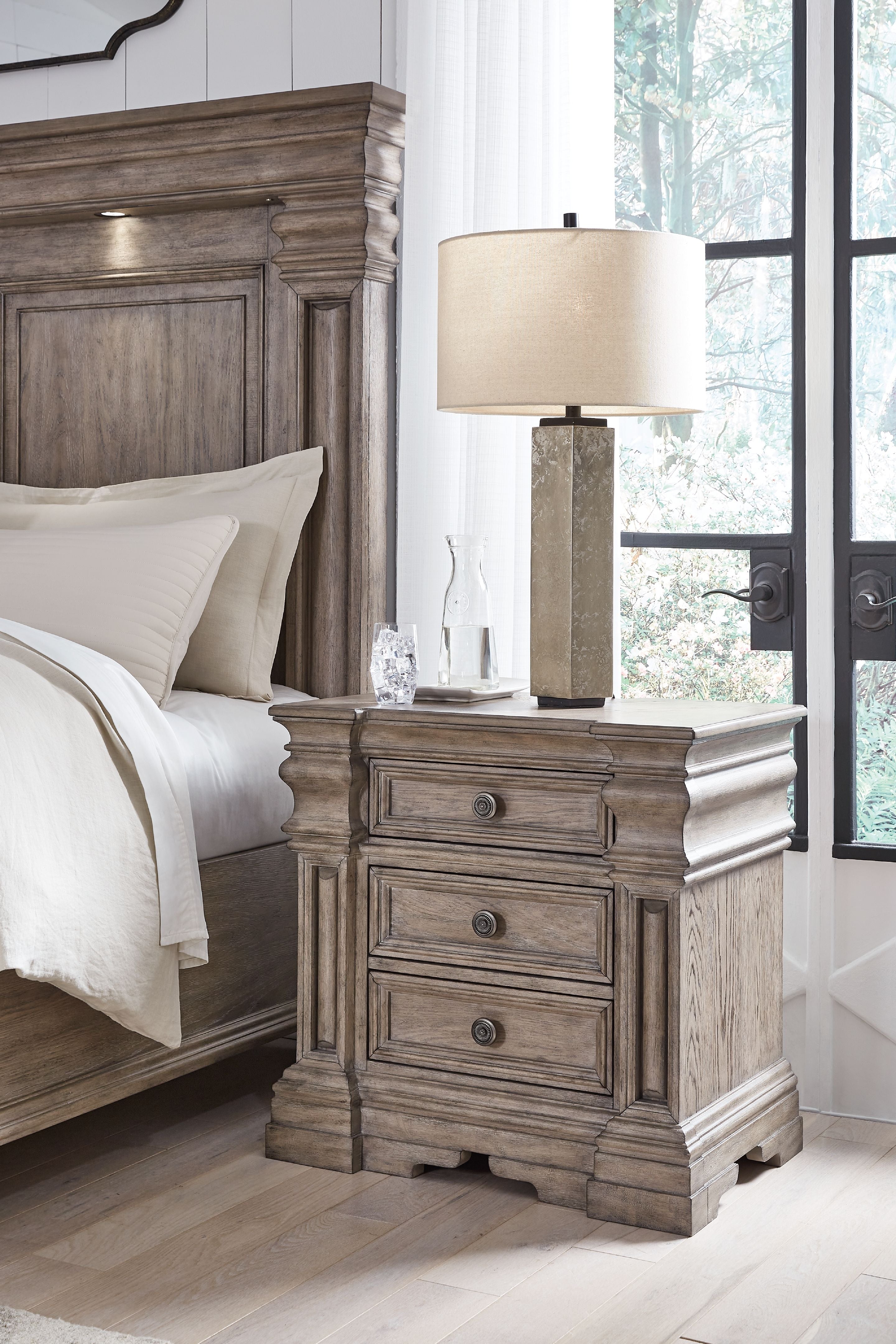 Signature Design by Ashley® Blairhurst - Light Grayish Brown - Three Drawer Night Stand | Meri Furniture