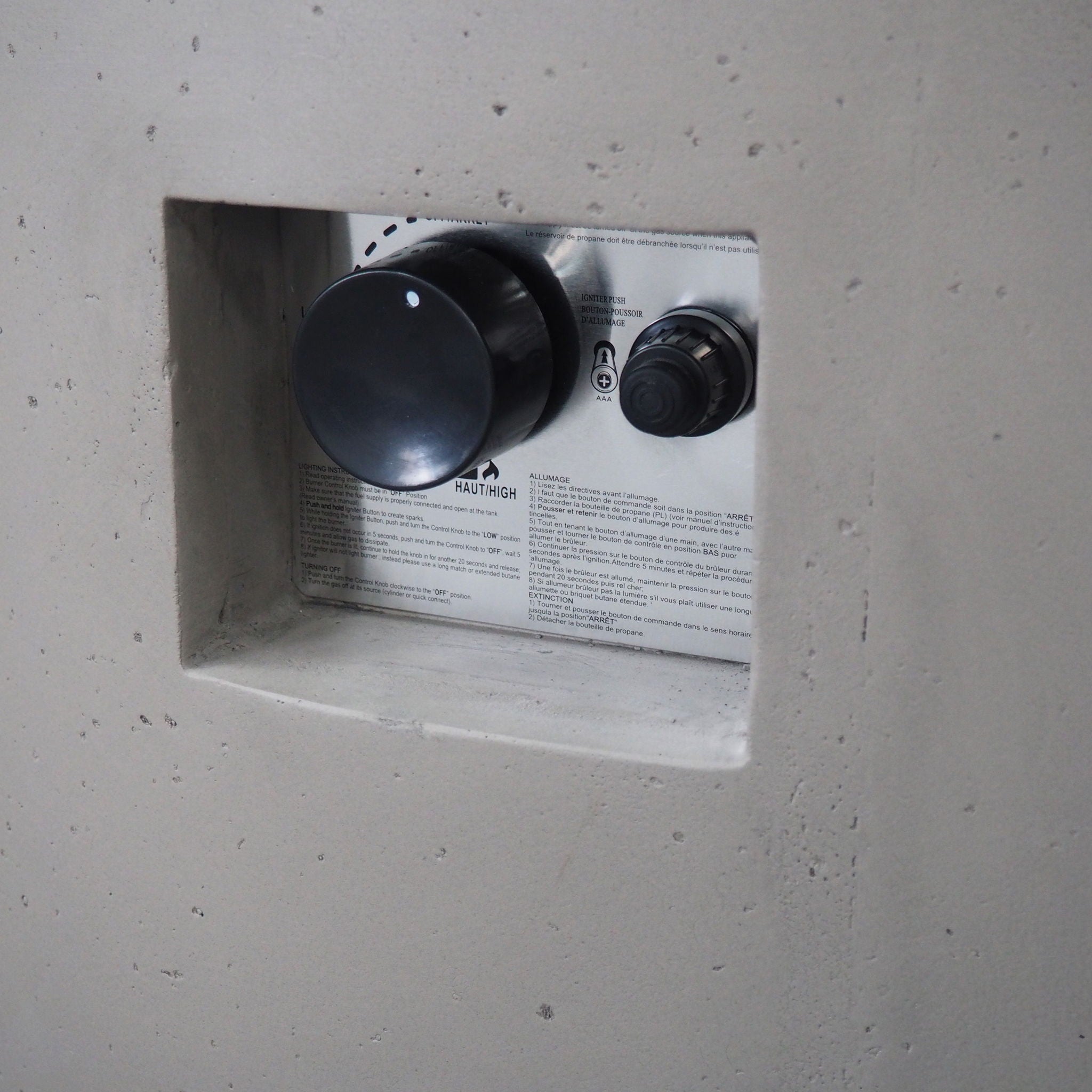 Round Iron Fire Pit With 40,000 Btu