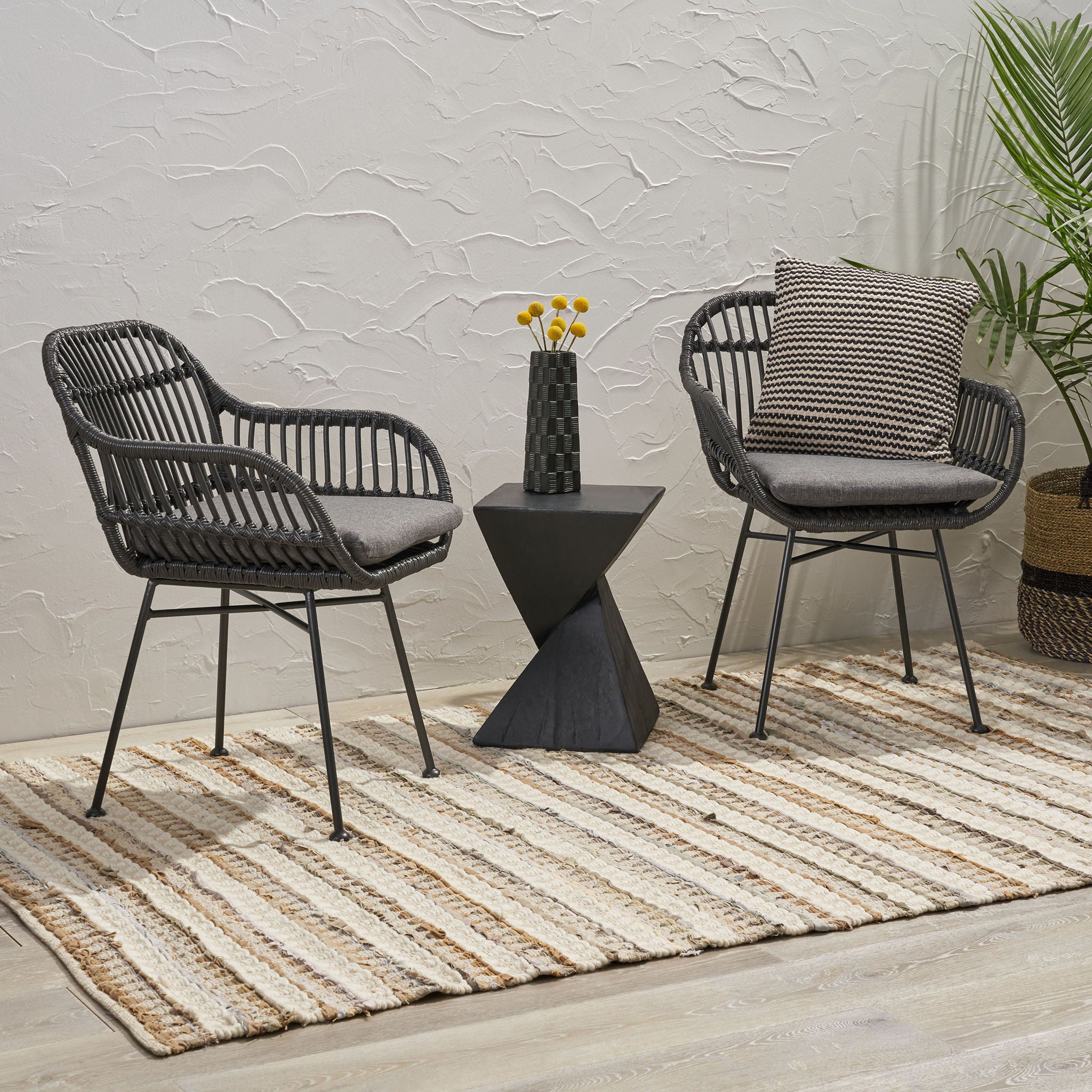 Outdoor Rattan Accent Chair With Metal Legs