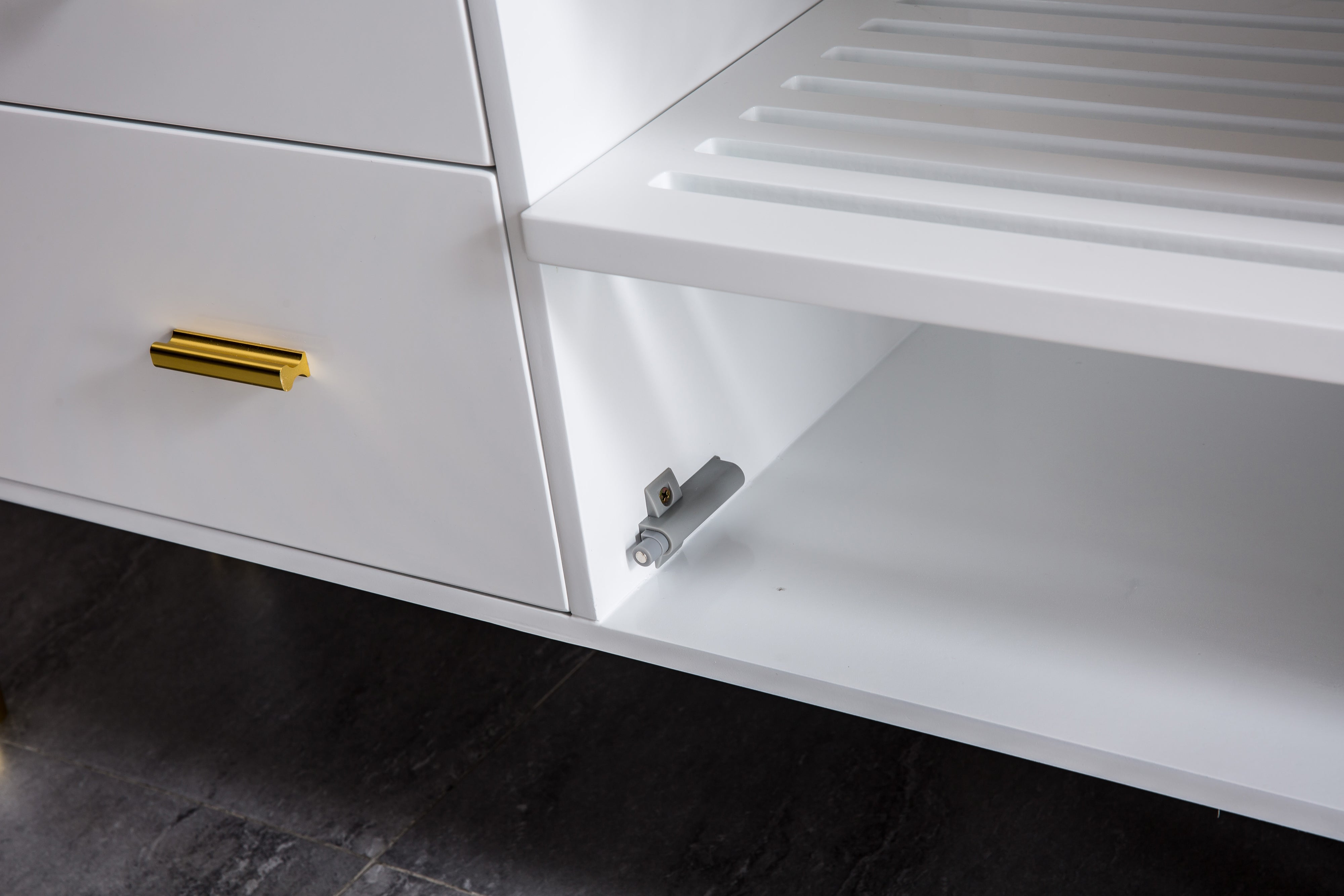 Modern White Lacquer TV Stand with Wooden Legs