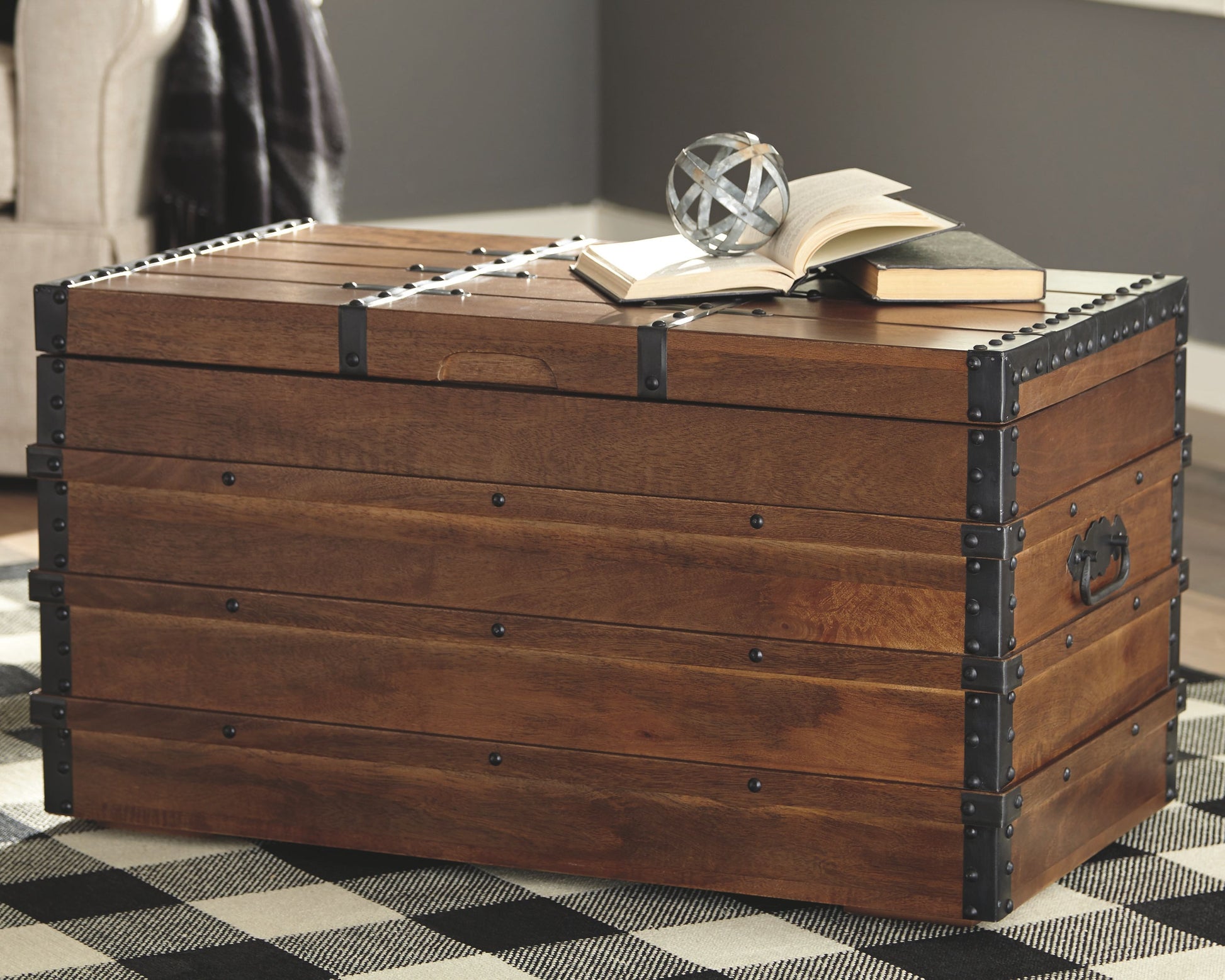 Ashley Furniture Kettleby - Brown - Storage Trunk | Meri Furniture