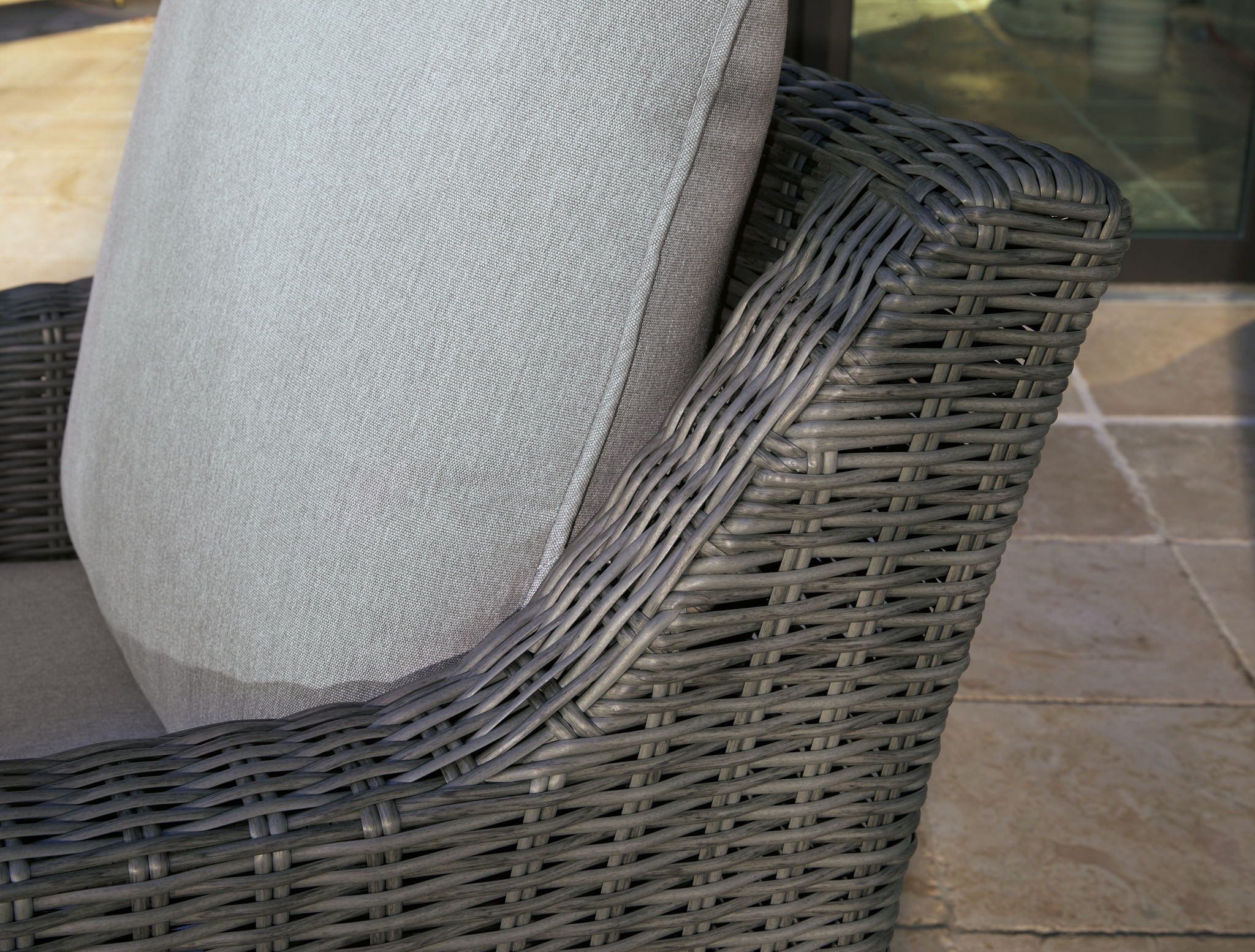 Elite Park - Swivel Lounge w/ Cushion - Gray