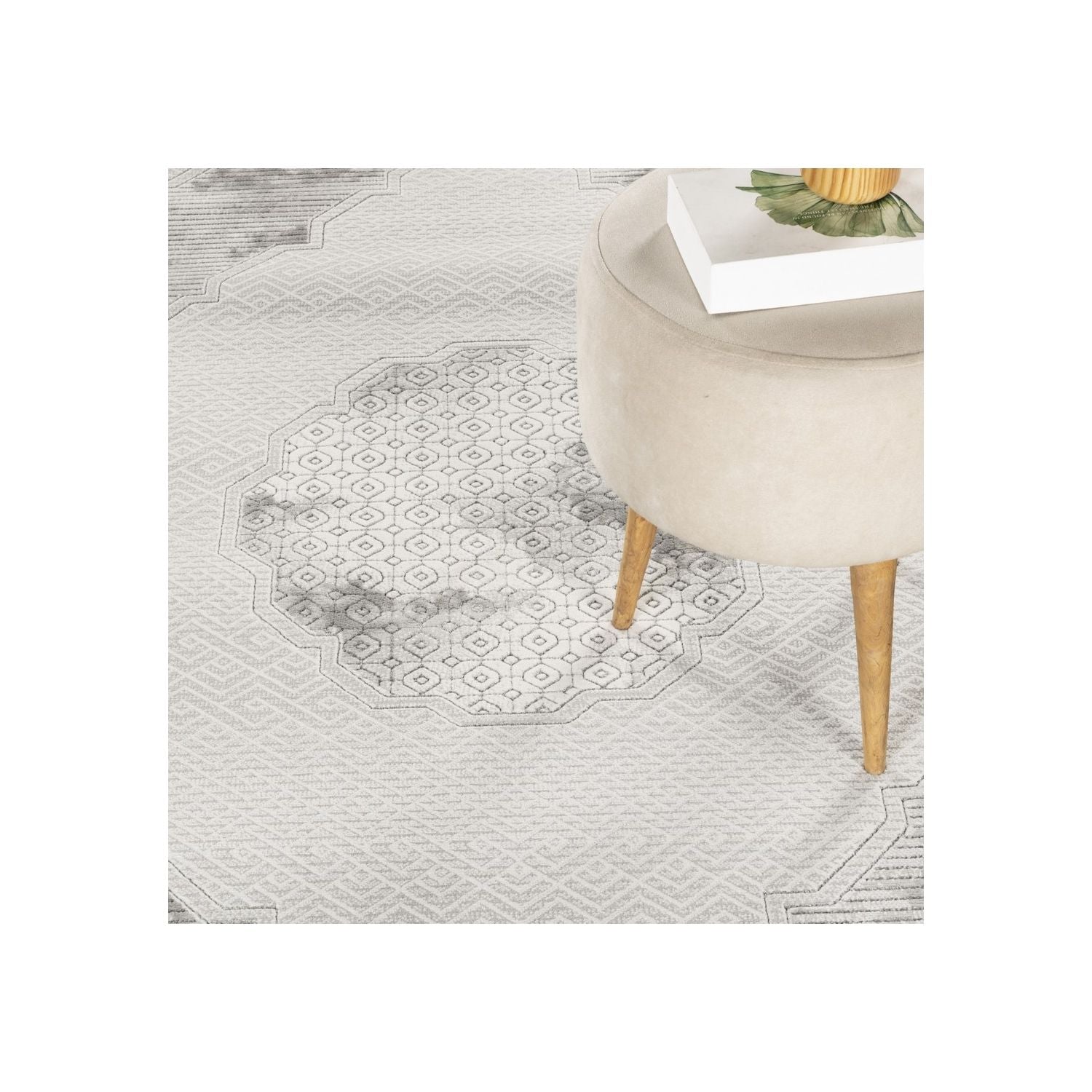 Geometrix - 5'3" X 7'3" Medallion Area Rug With Geometric 3D Effect - Ivory / Gray