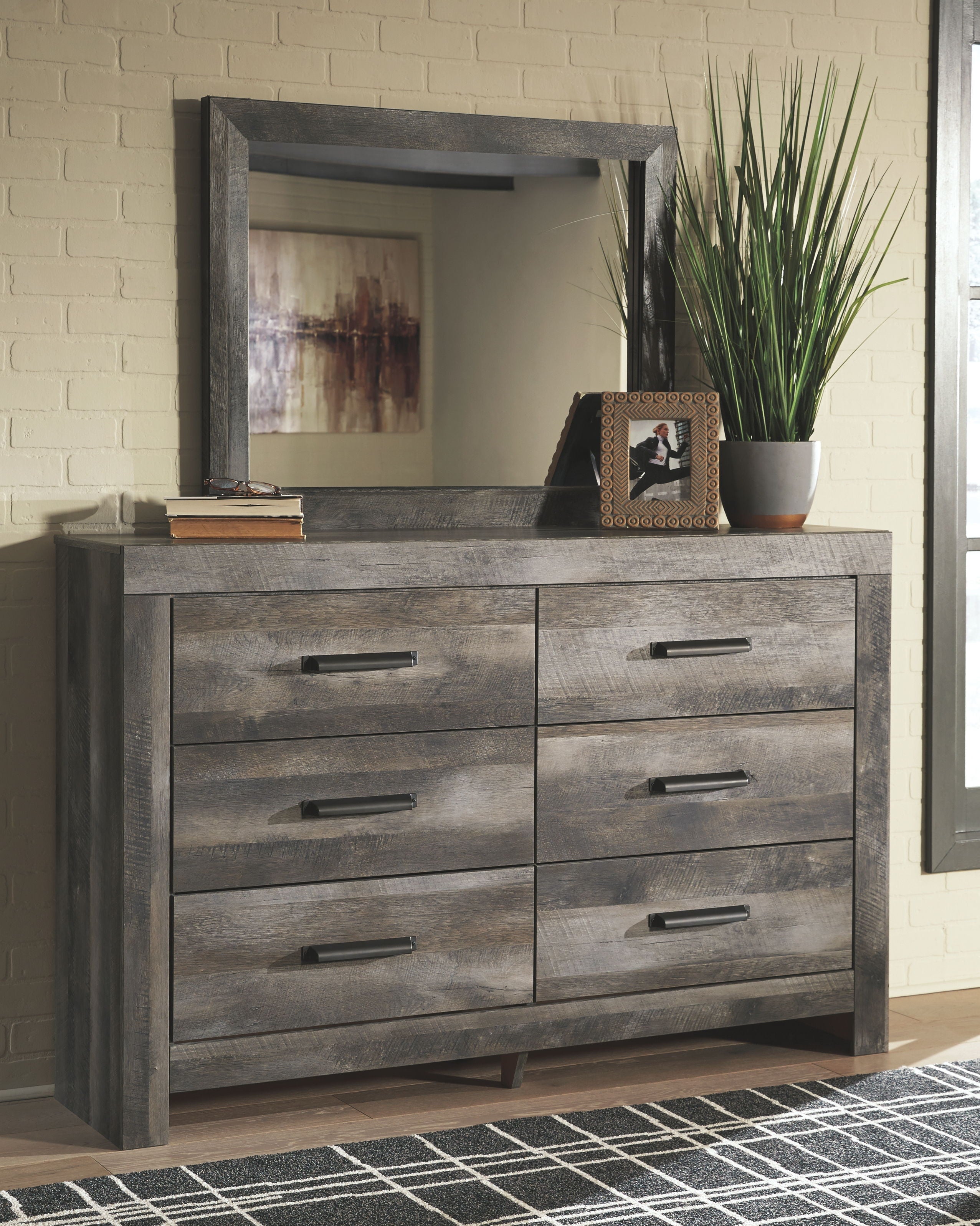 Signature Design by Ashley® Wynnlow - Panel Bedroom Set | Meri Furniture