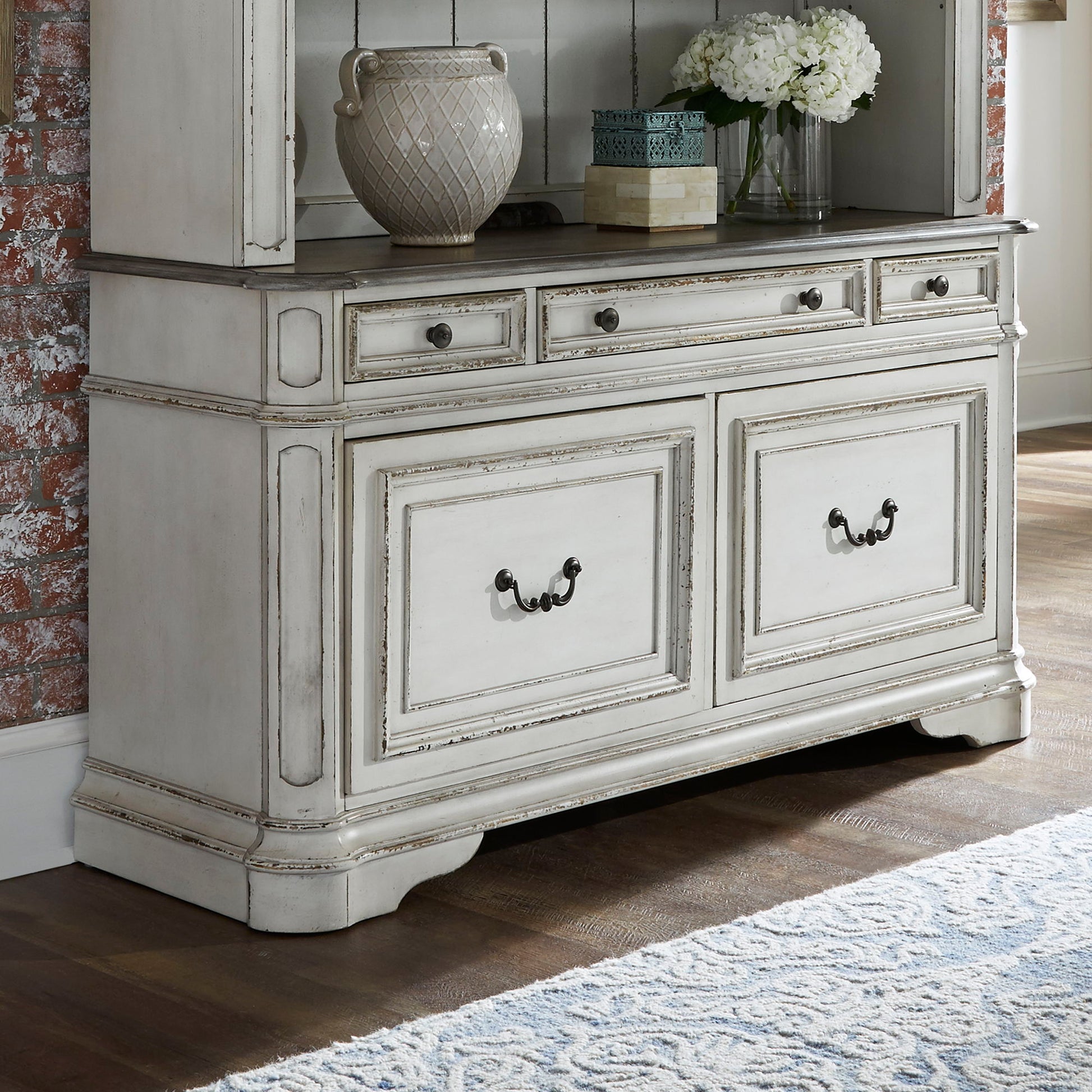 Liberty Furniture Magnolia Manor - Credenza - White | Meri Furniture