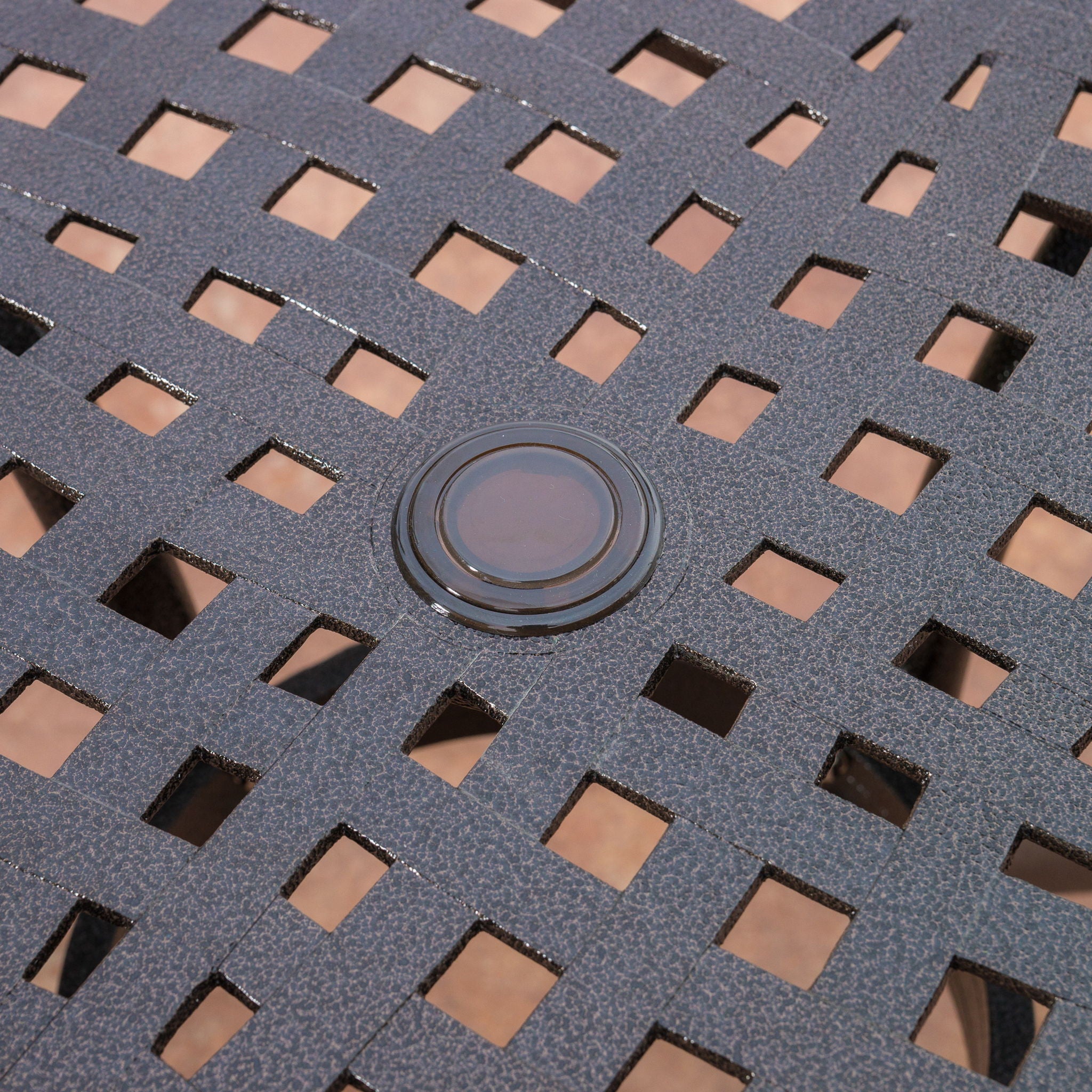 Tranquilius - Outdoor Round Dining Table With Lattice Tabletop, Umbrella Hole And Curved Legs