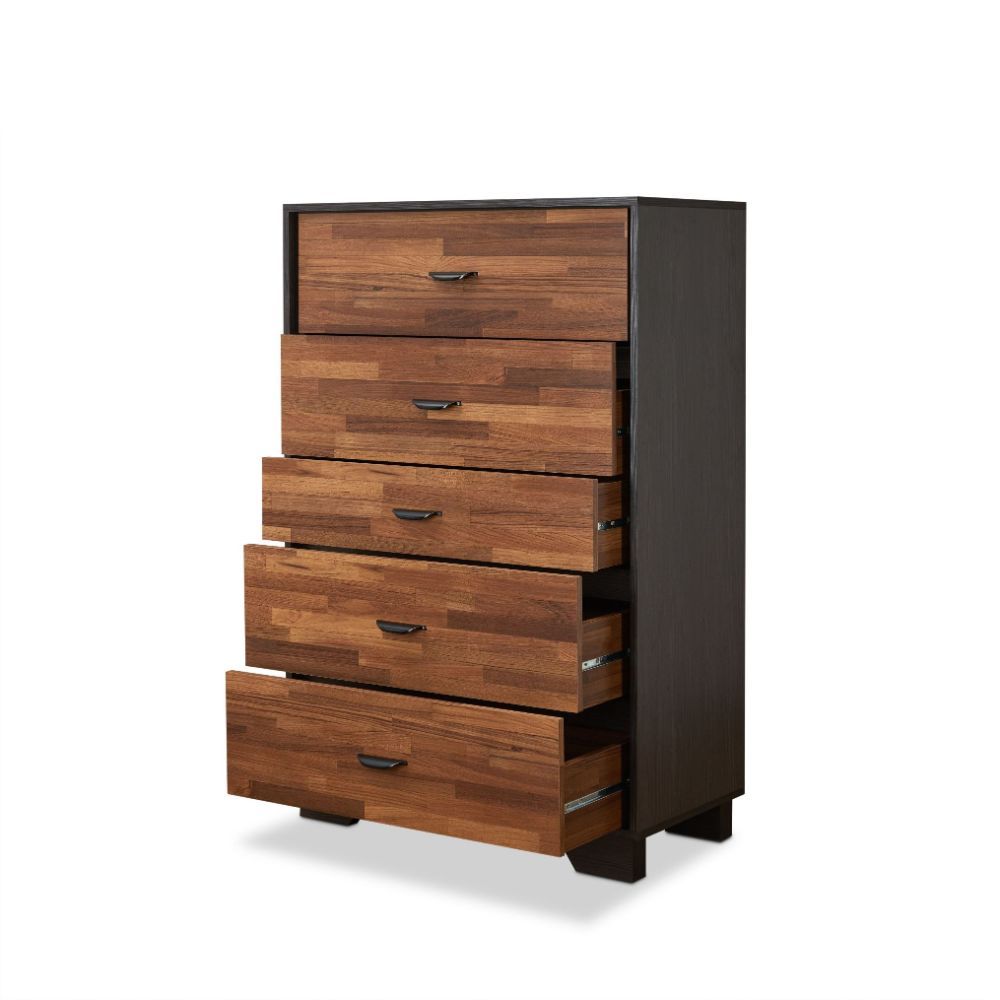 This beautiful Eloy chest of drawers boasts of contemporary style.