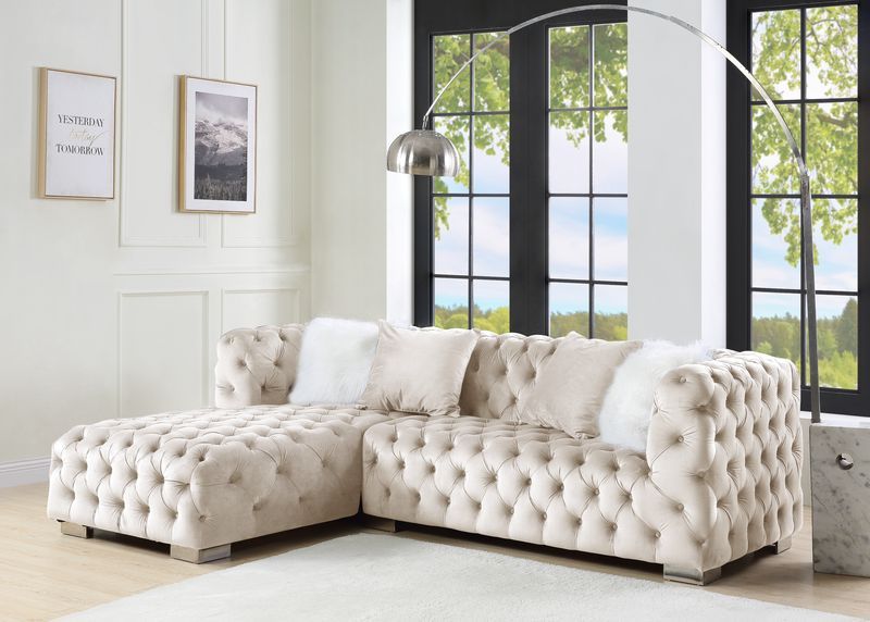 •KD Legs•4 Pillows Included(Loveseat: 1 Fur+1 Body/Chaise: 1 Fur+1 Body)•Foam Density: D28