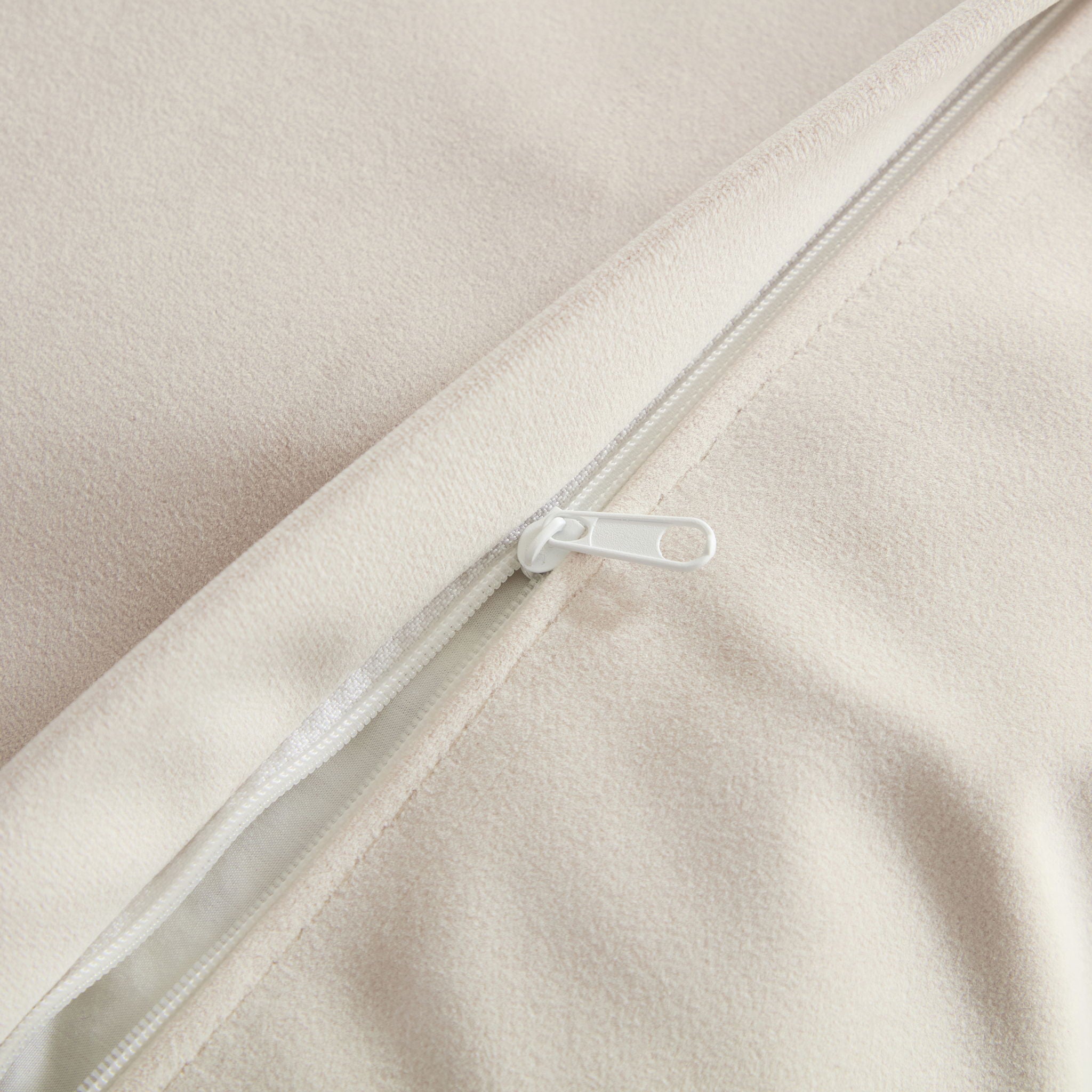 Nordic Modern Sofa With Removable Pillowcase, High Density Sponge Filling, 4 Throw Pillows