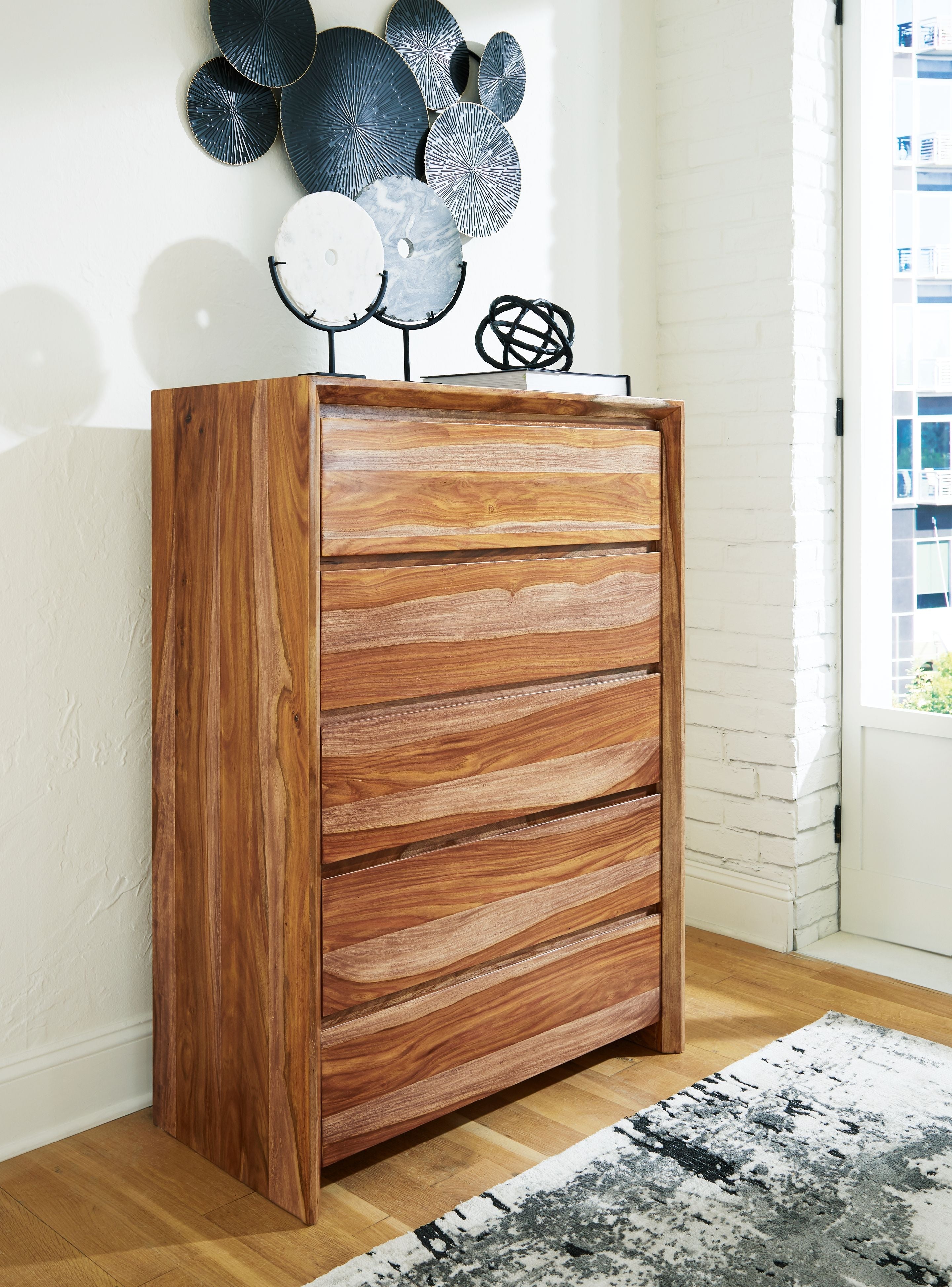 Signature Design by Ashley® Dressonni - Brown - Five Drawer Chest | Meri Furniture