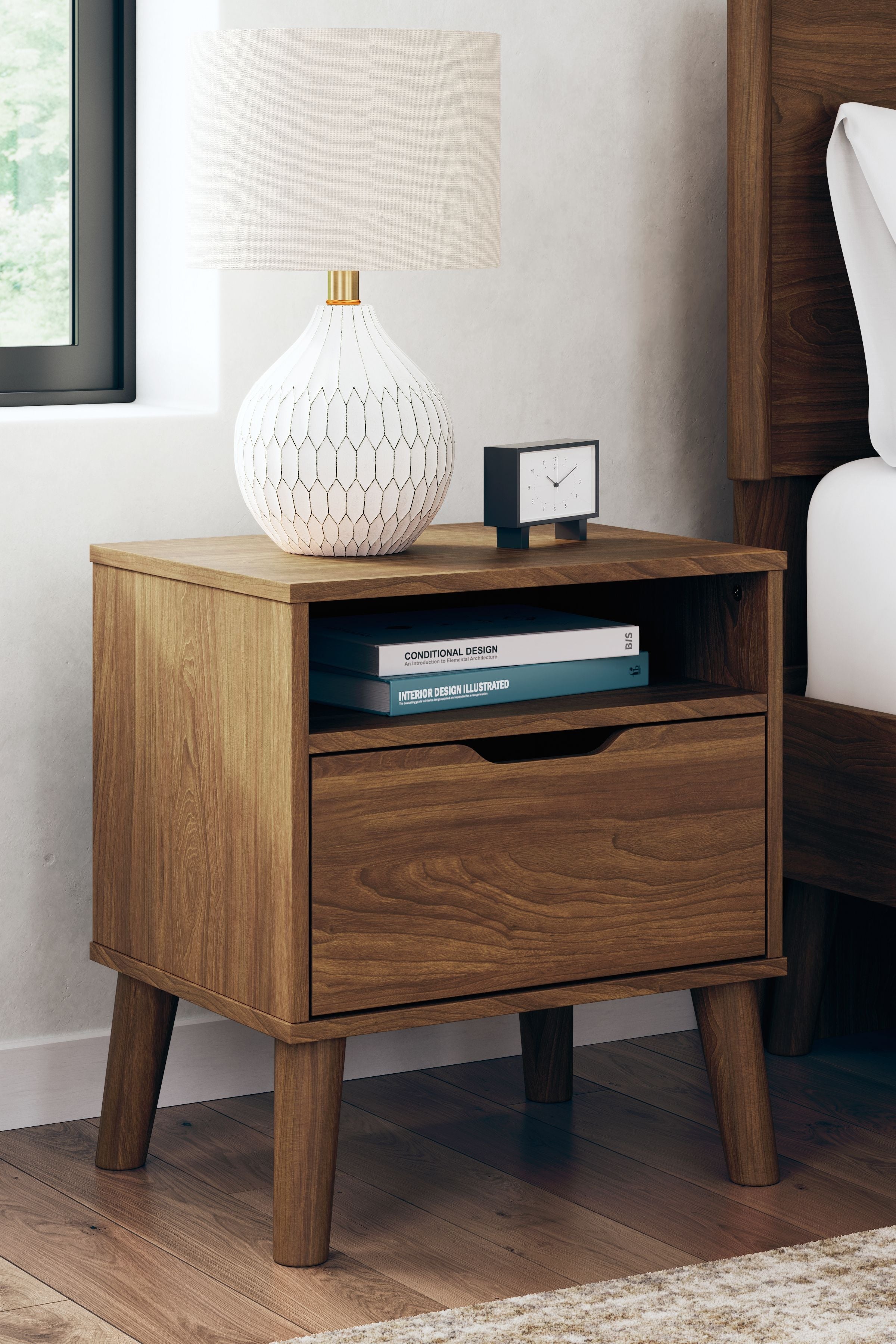 Signature Design by Ashley® Fordmont - Auburn - One Drawer Night Stand | Meri Furniture