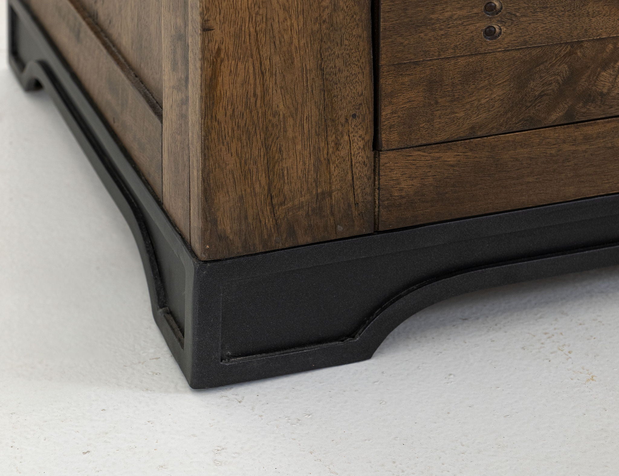 Parota III - Dresser - Barrel Brown