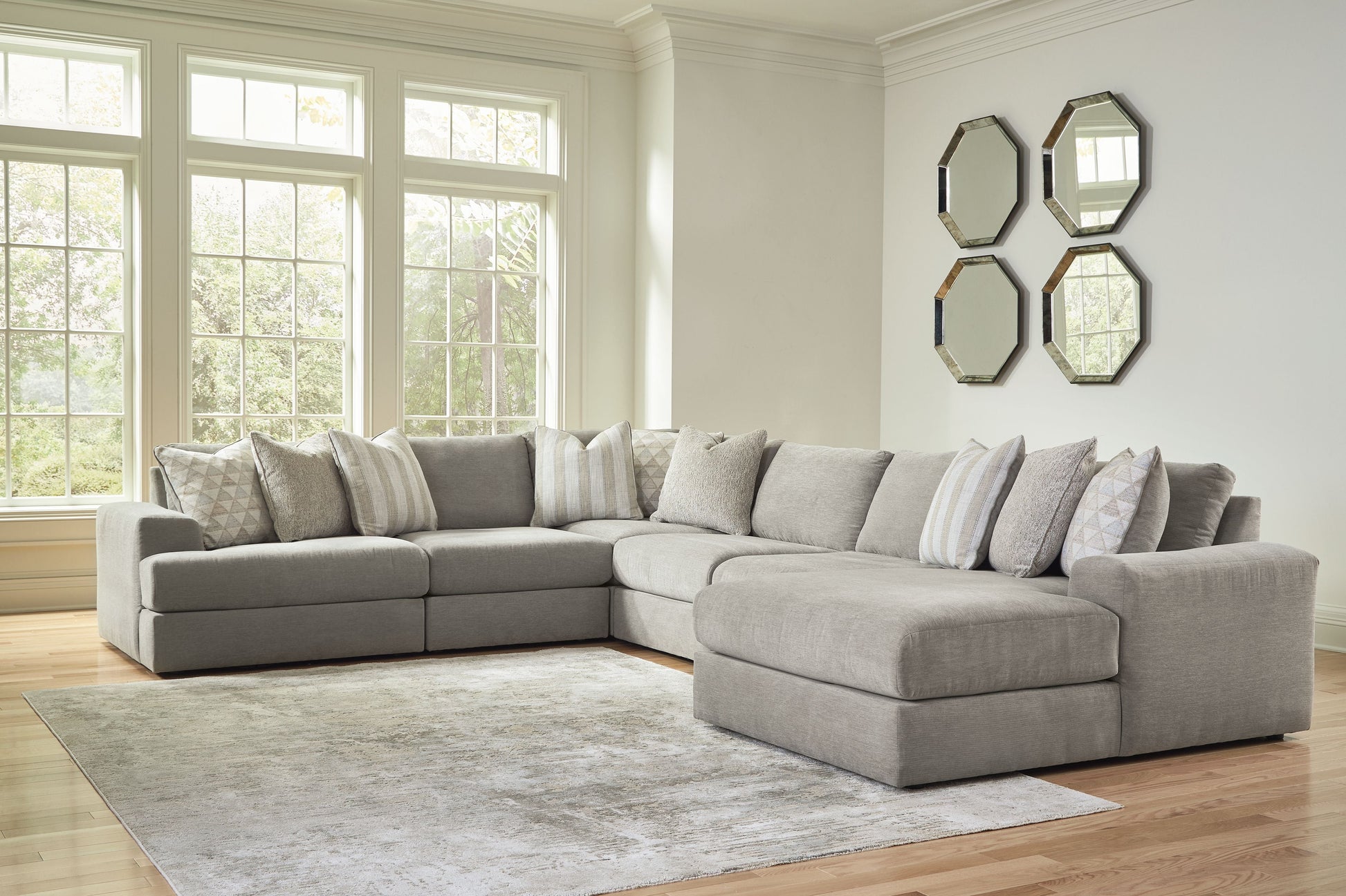 Signature Design by Ashley® Avaliyah - Sectional | Meri Furniture