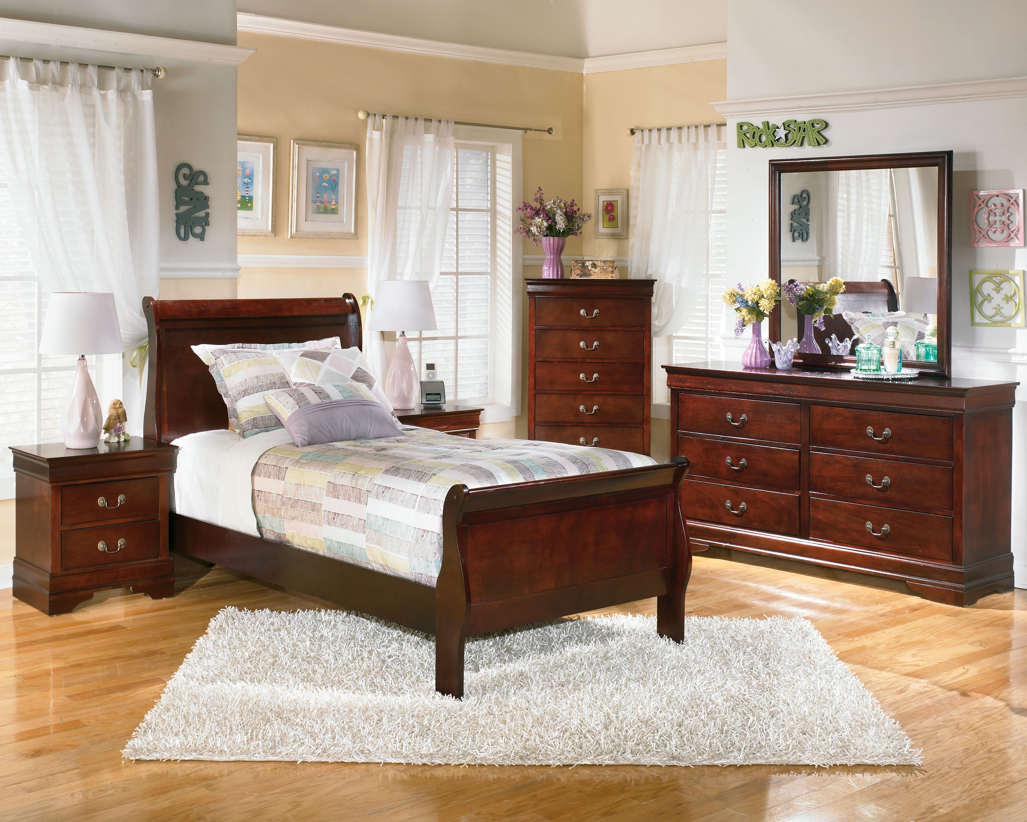 Signature Design by Ashley® Alisdair - Sleigh Bed | Meri Furniture