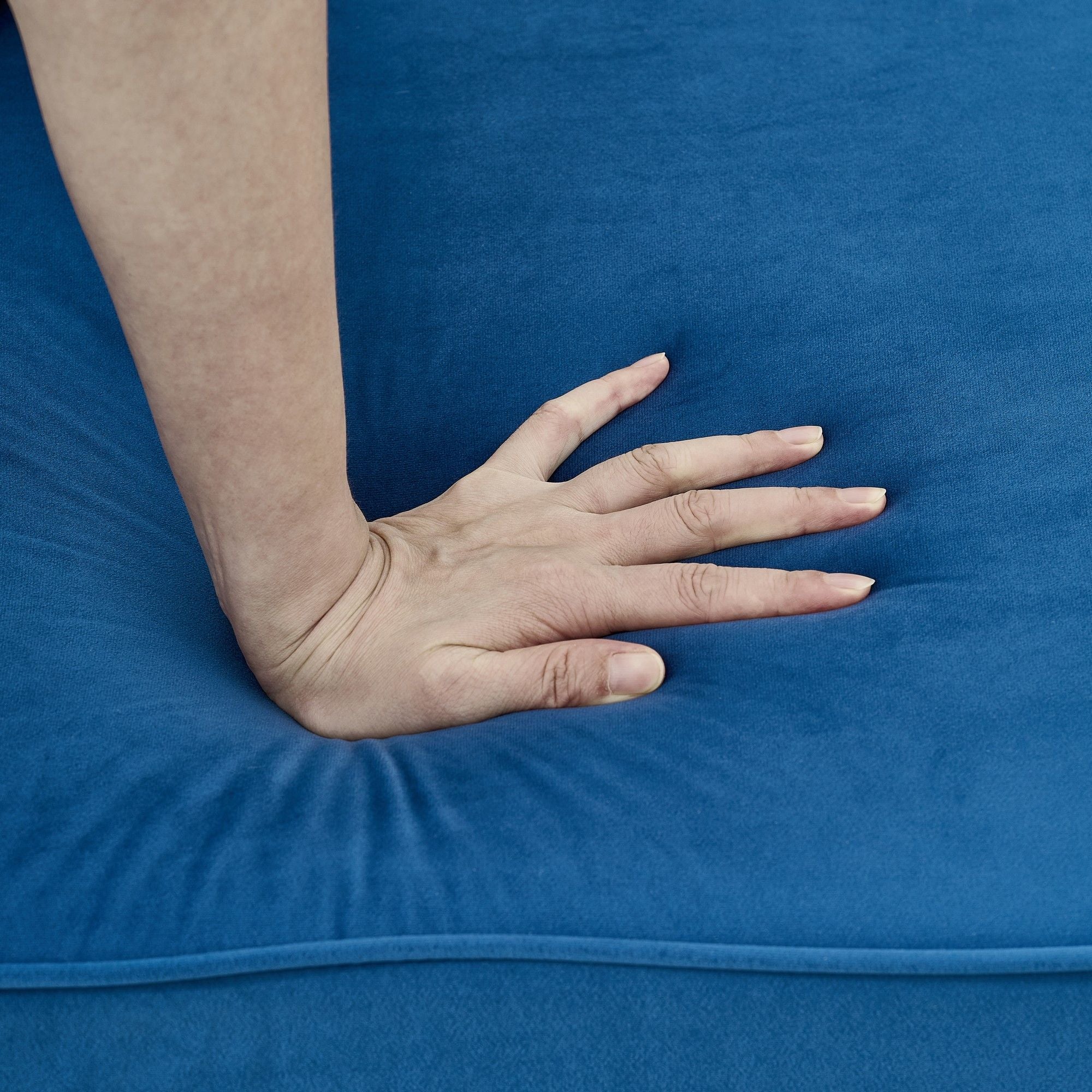 Chesterfield Set With Roll Armrest & Nailhead