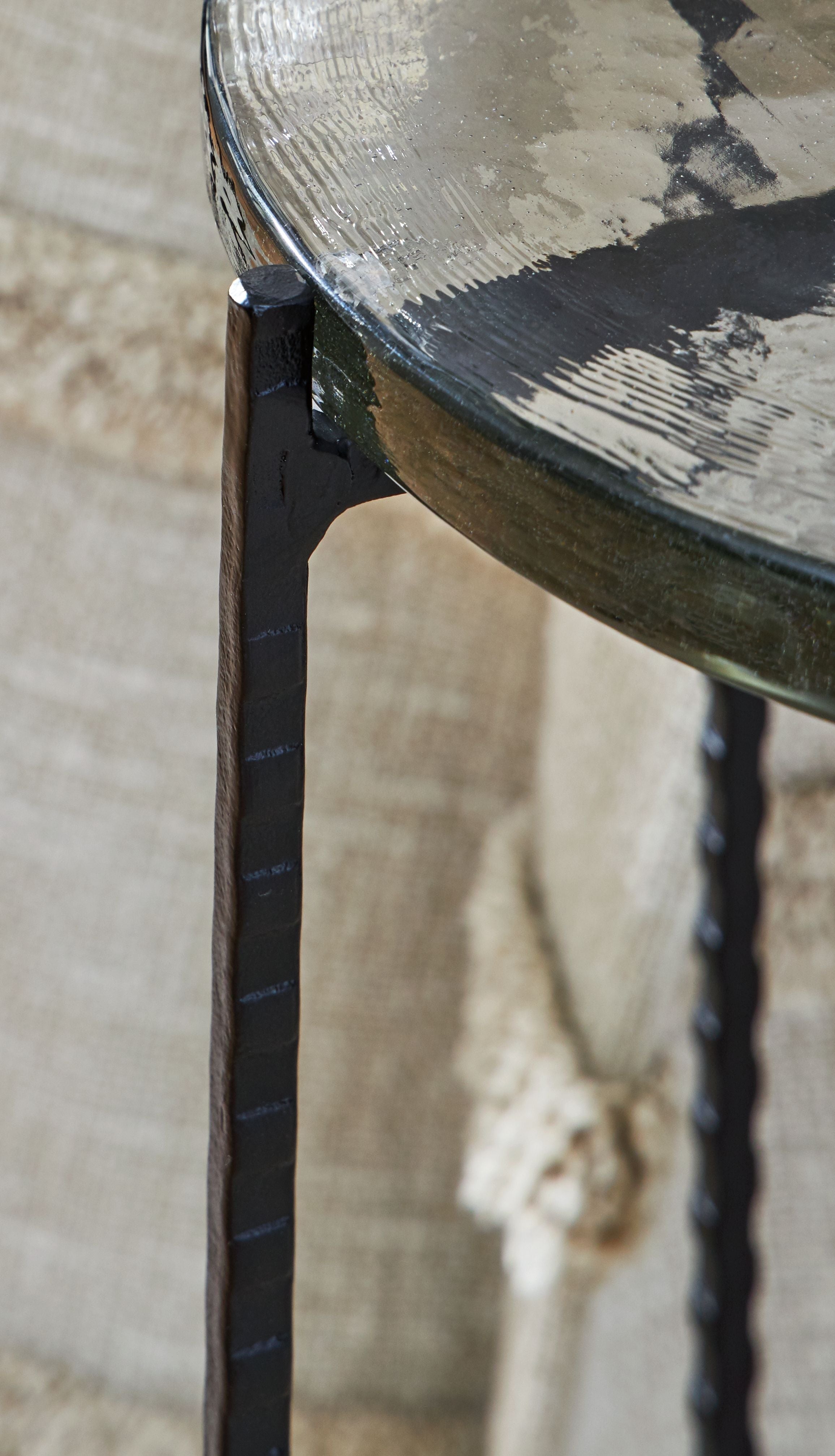 Signature Design by Ashley® Newgoren - Clear / Black - Accent Table | Meri Furniture