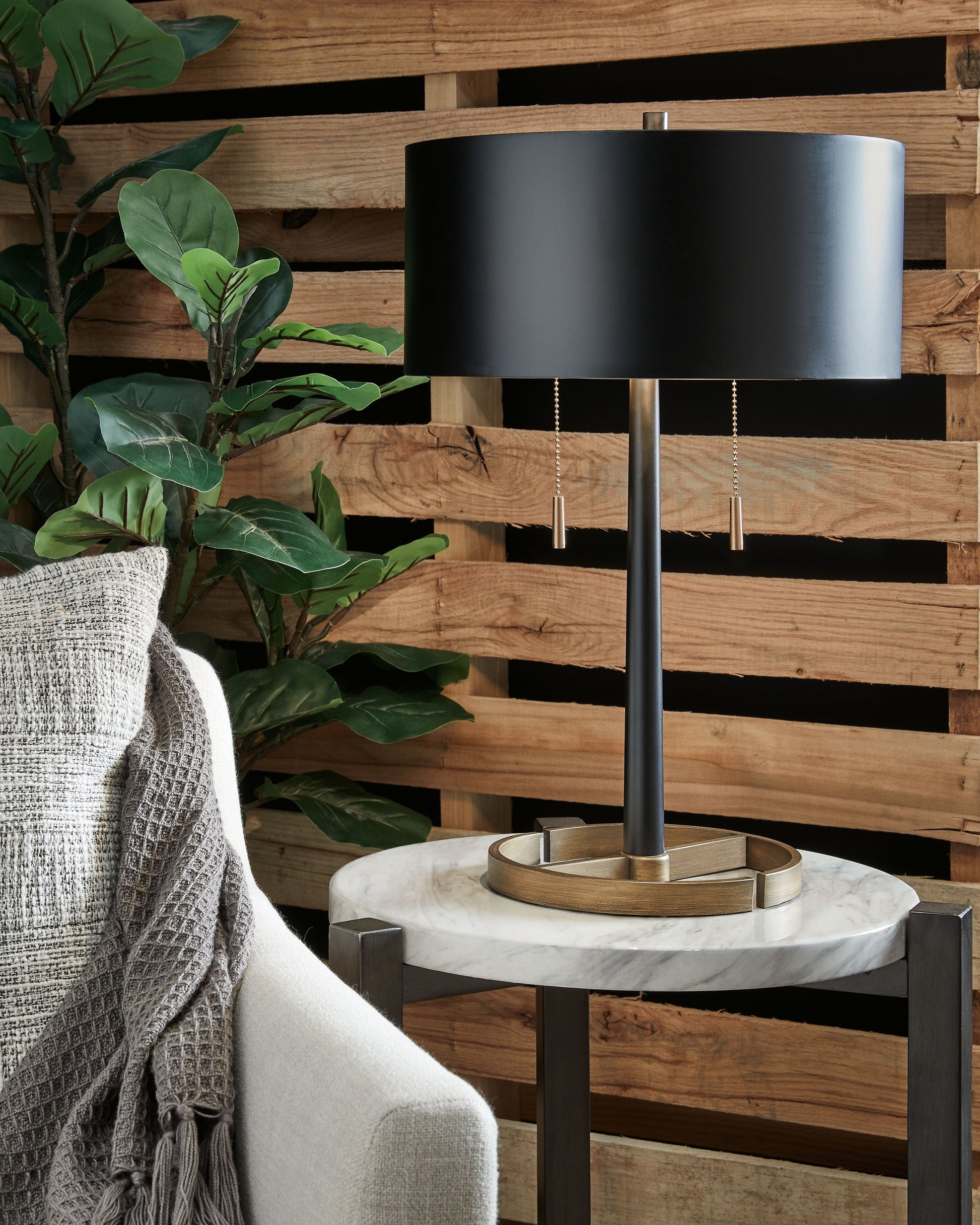 Ashley Furniture Amadell - Metal Lamp | Meri Furniture