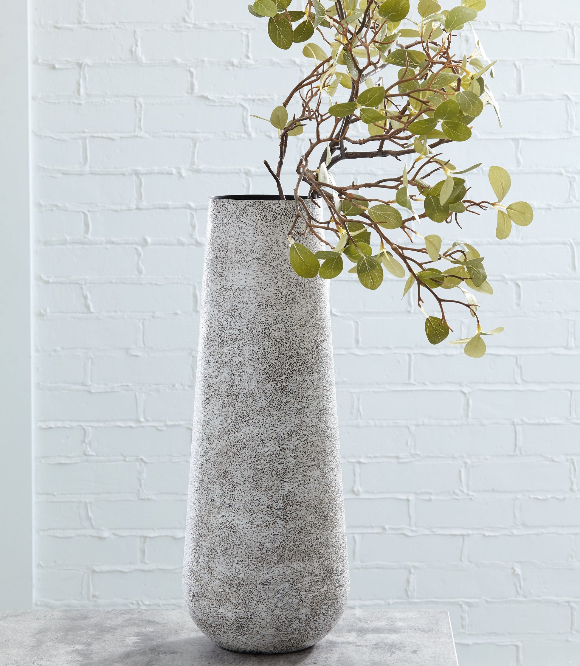 Signature Design by Ashley® Fynn - Vase | Meri Furniture