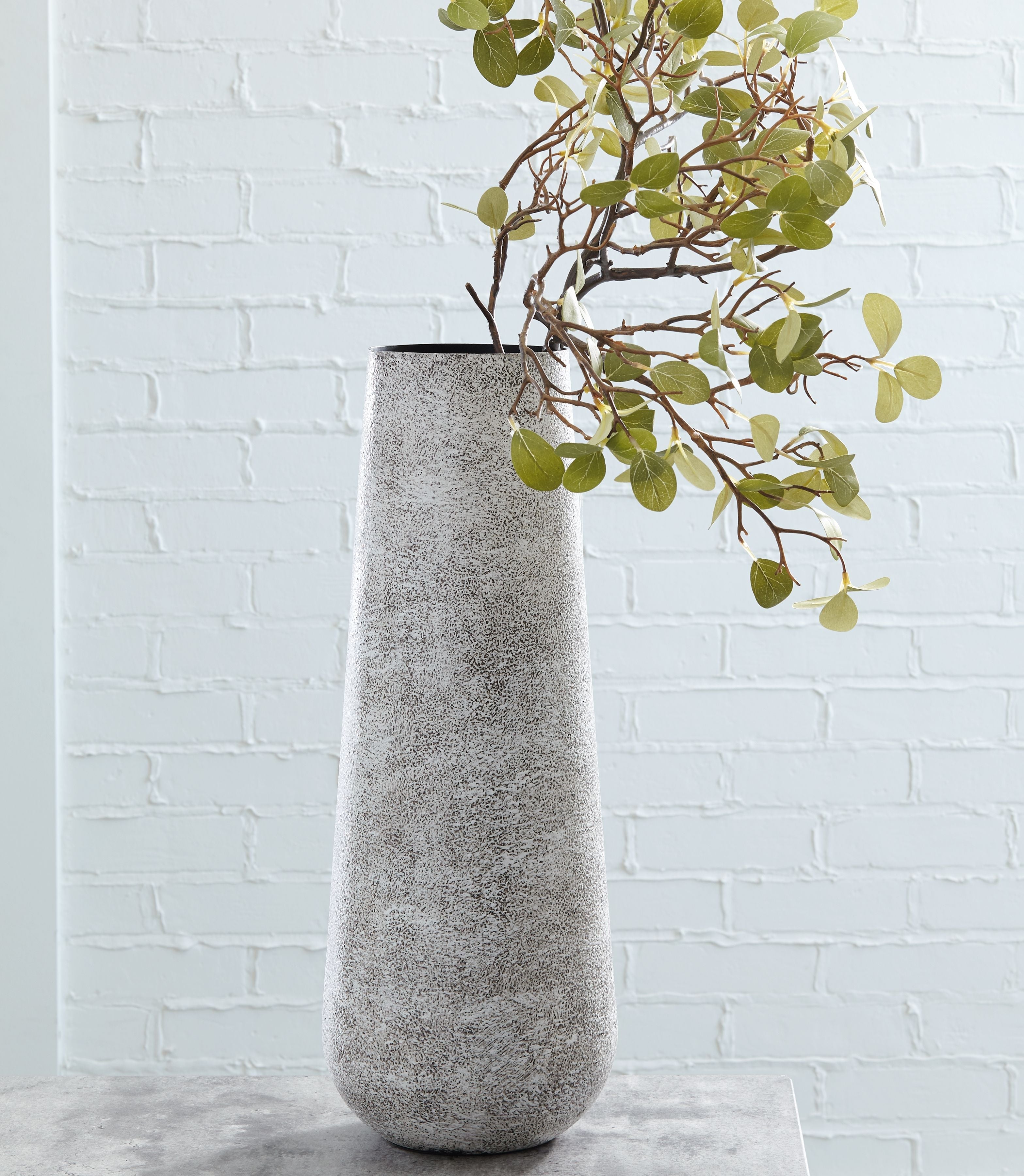 Signature Design by Ashley® Fynn - Vase | Meri Furniture