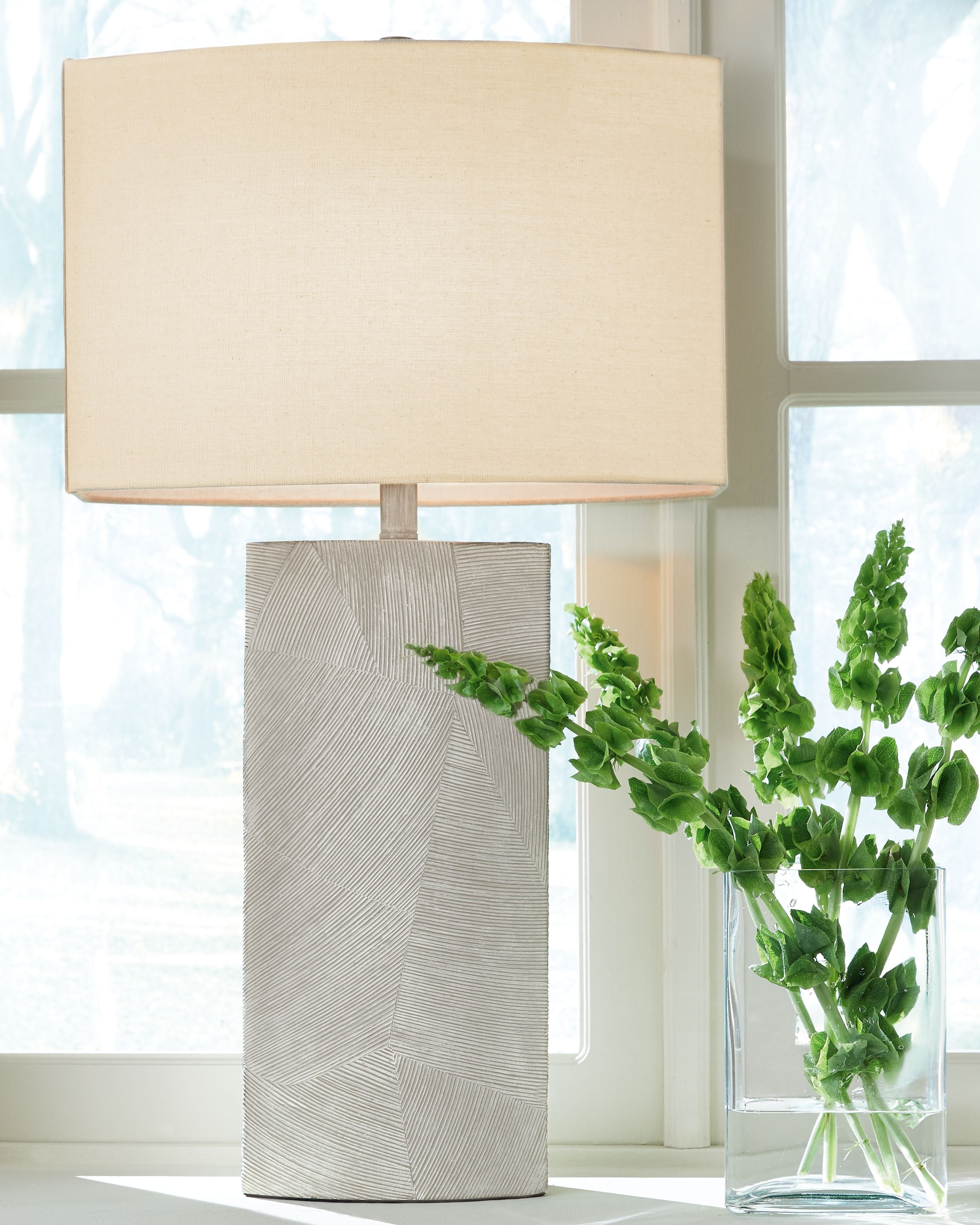 Ashley Furniture Bradard - Brown - Poly Table Lamp | Meri Furniture